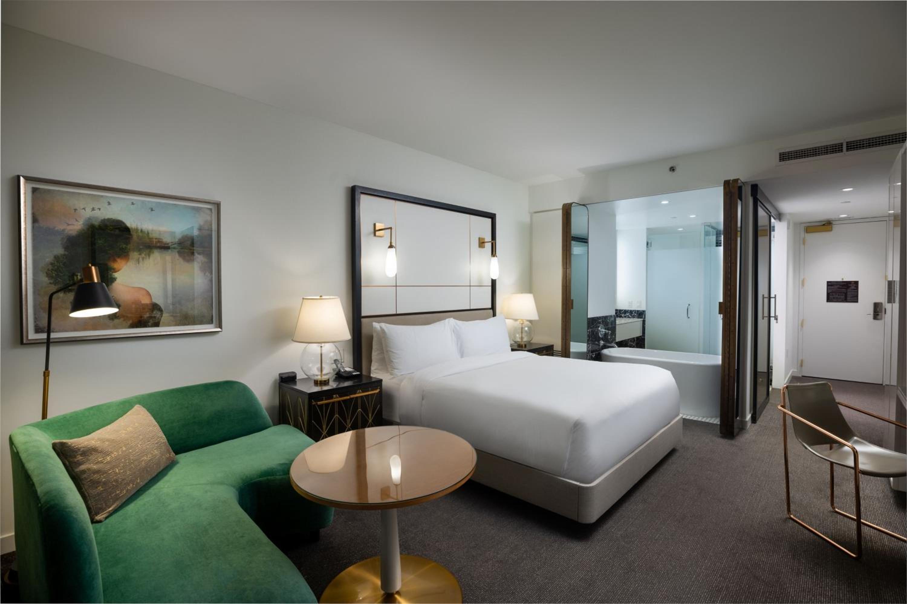 Deluxe King Room photo 3