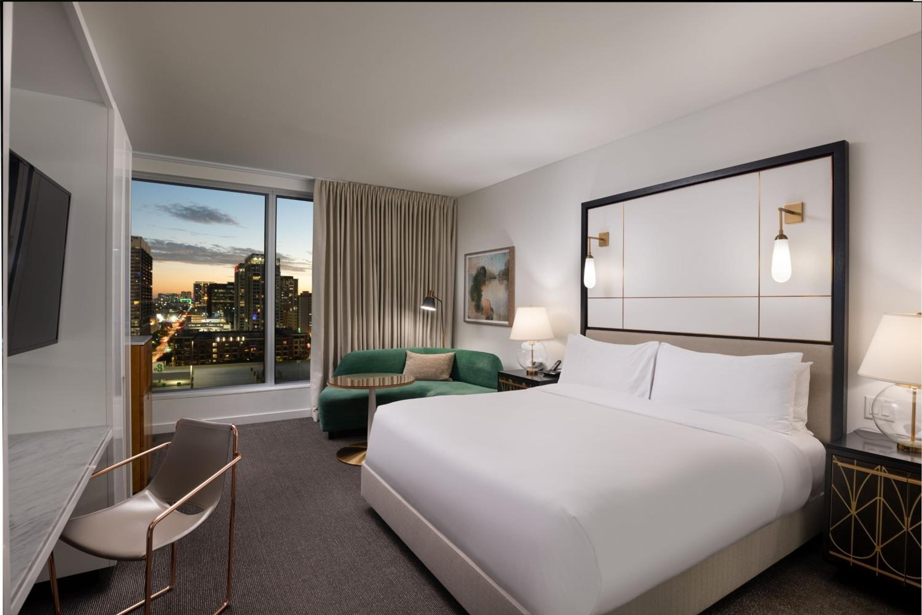 Deluxe King Room photo 2