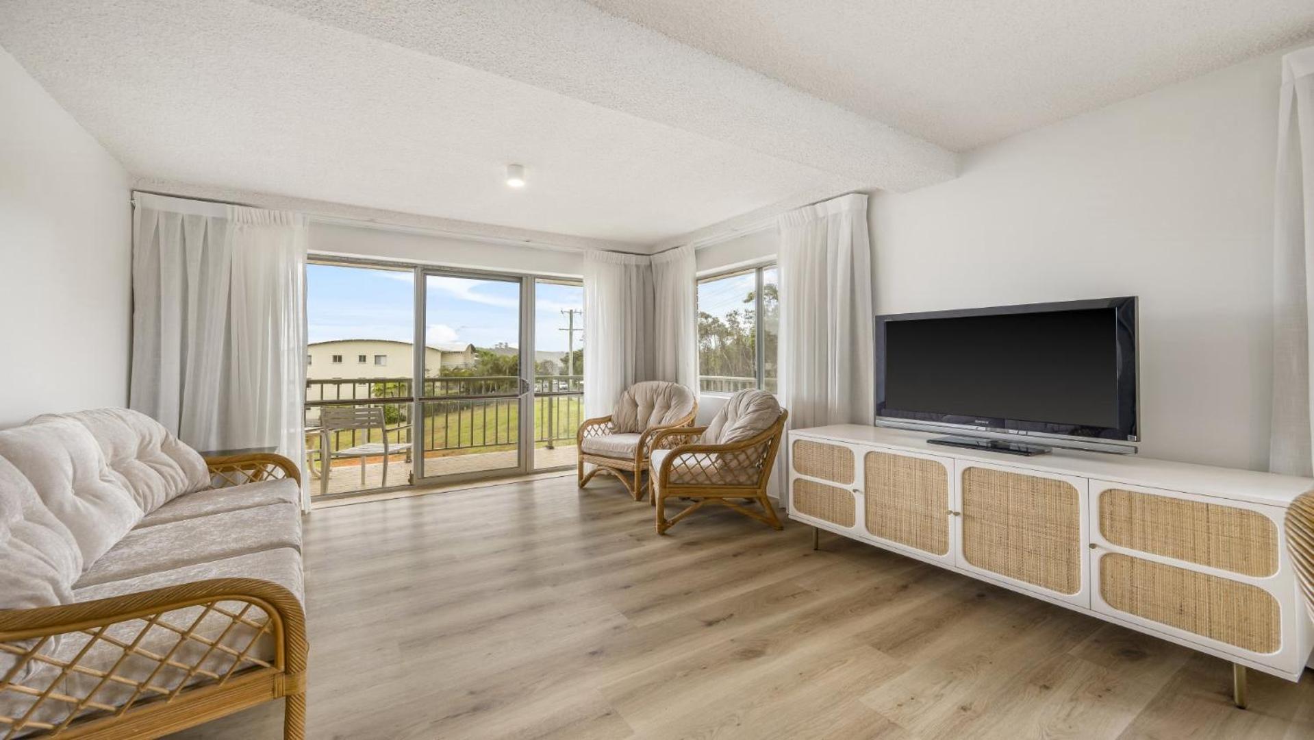 Apartment with Balcony photo 1