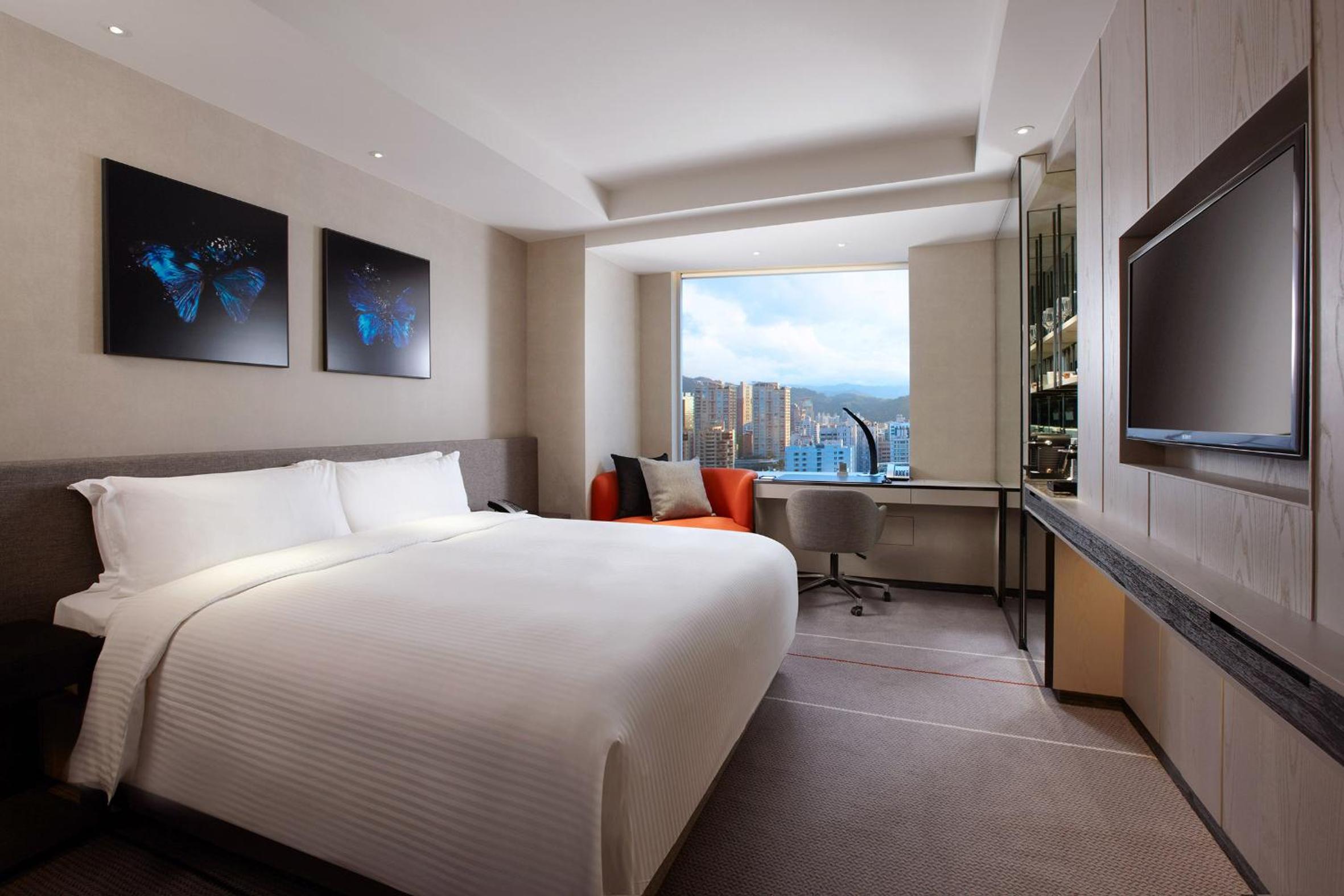 Deluxe King Room - Photo 3