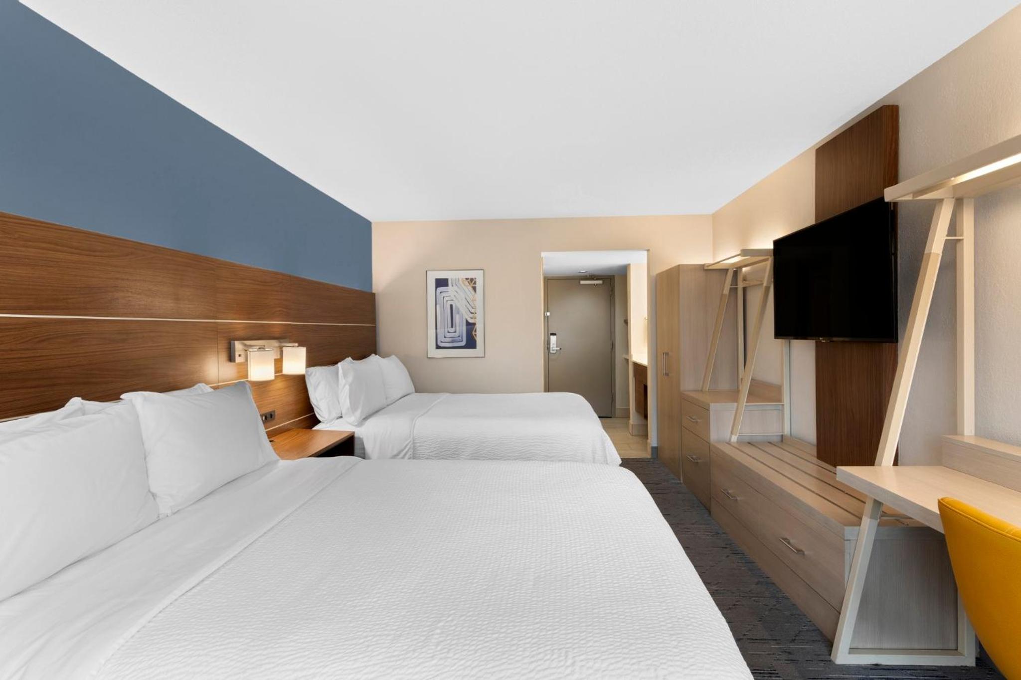Queen Room with Two Queen Beds - Mobility Access Tub/Non-Smoking