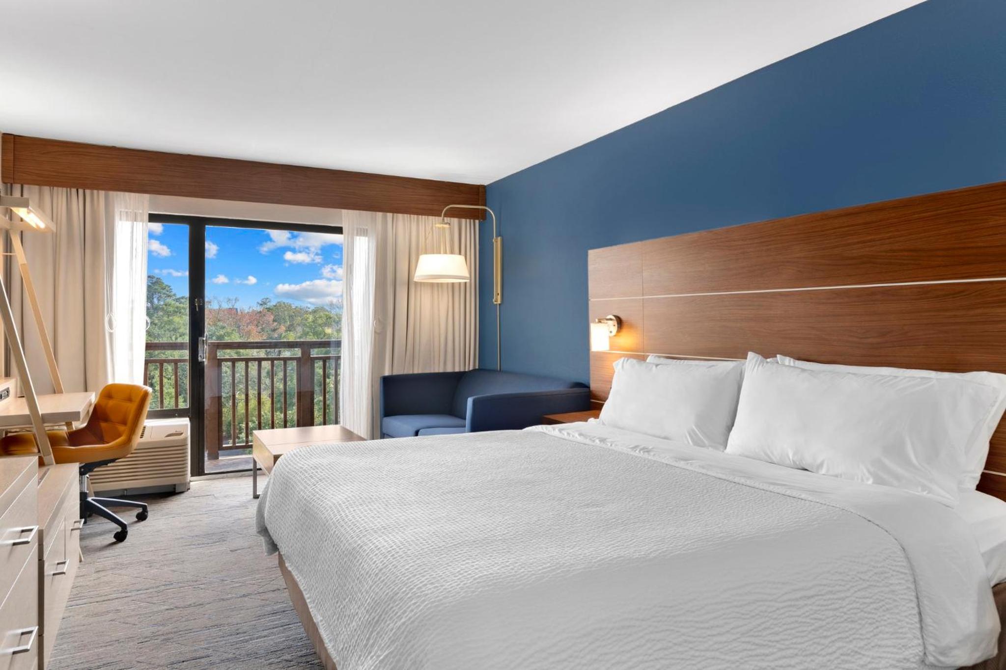 King Room - Mobility Access/Roll in Shower - Non-Smoking