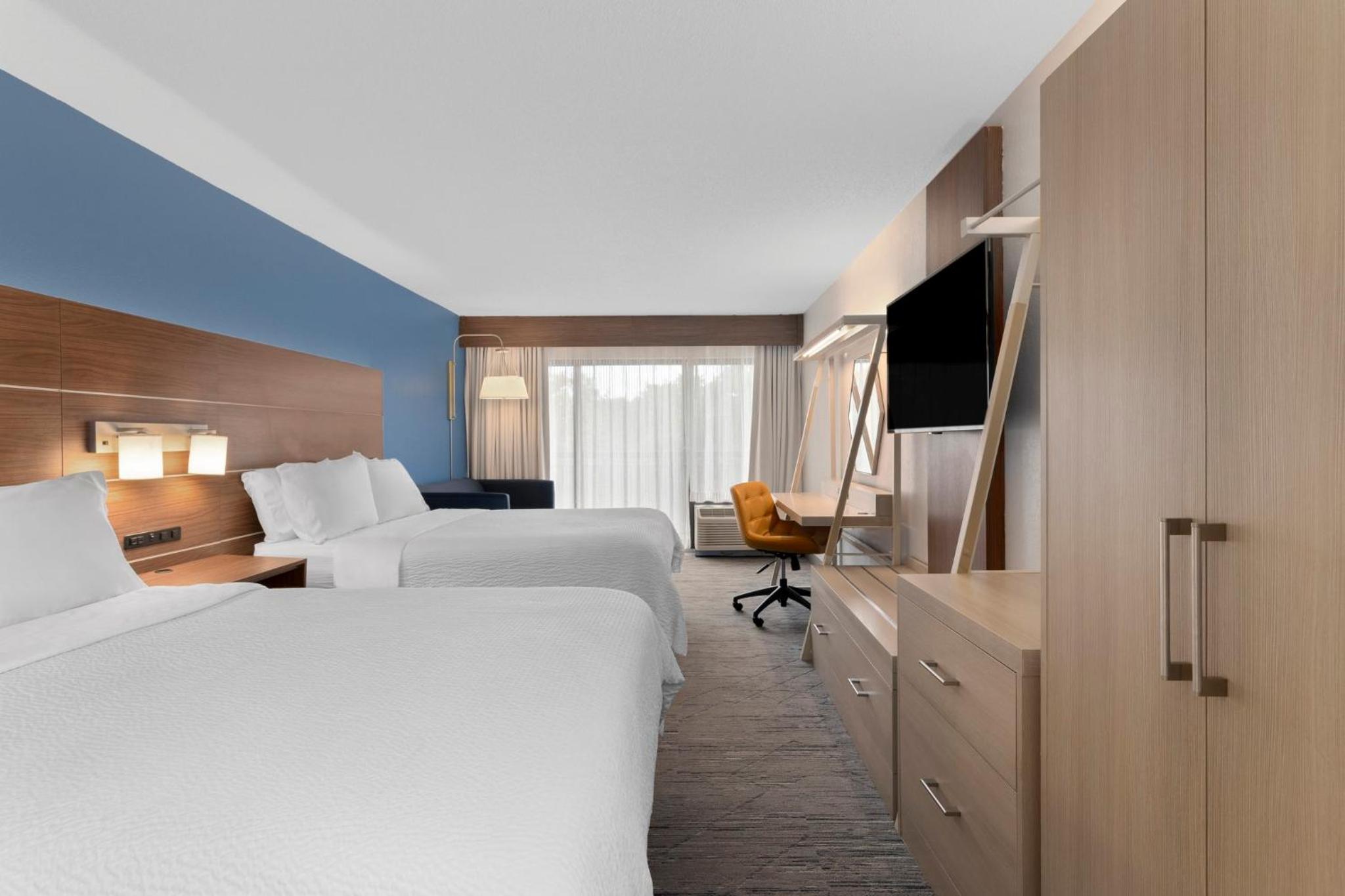 Standard Queen Room with Sofa Bed photo 2