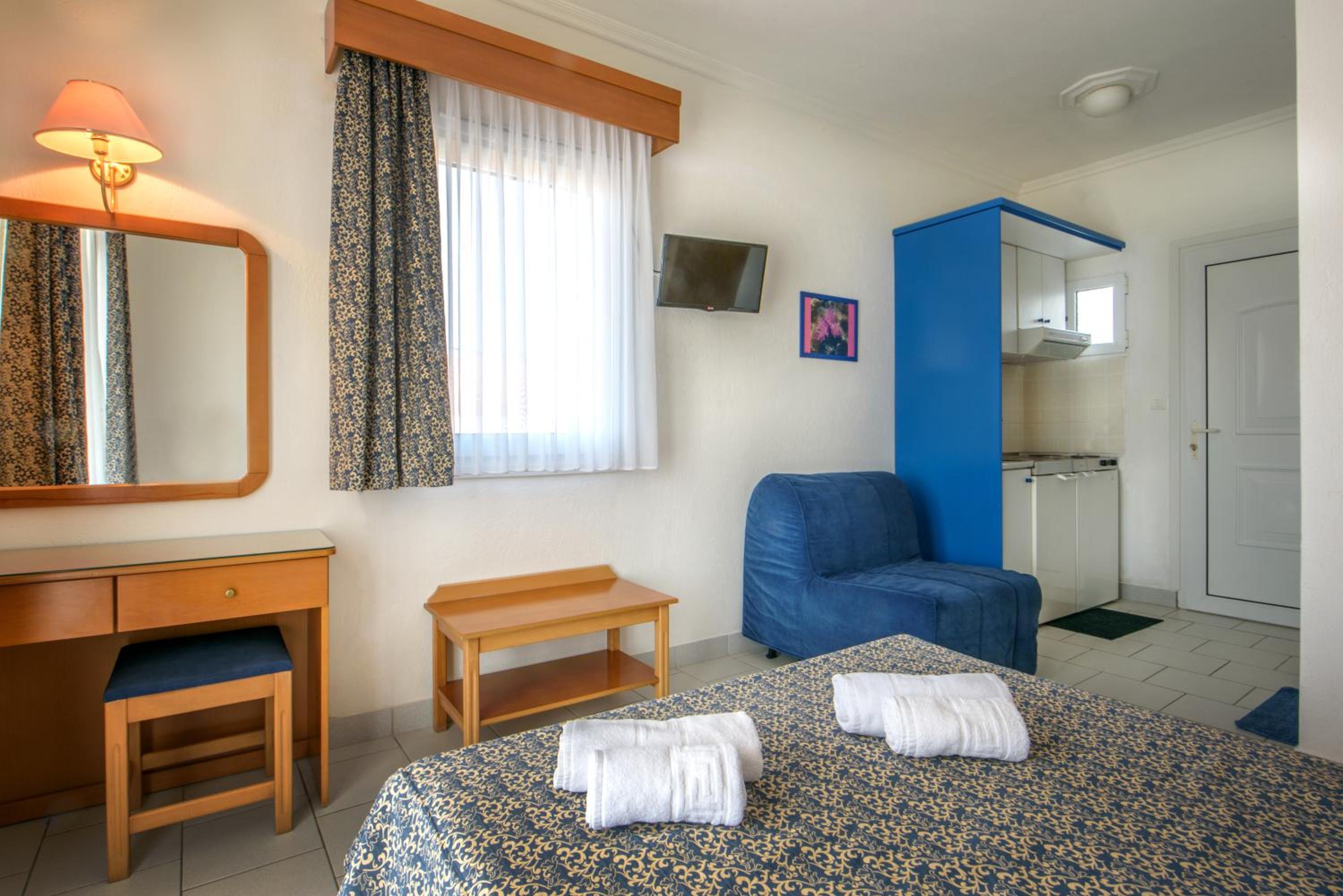 Studio with Sea View (2 Adults) photo 2
