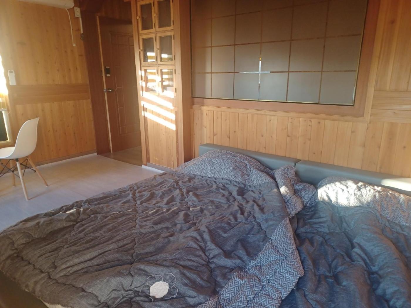 Five-Bedroom House - Photo 15