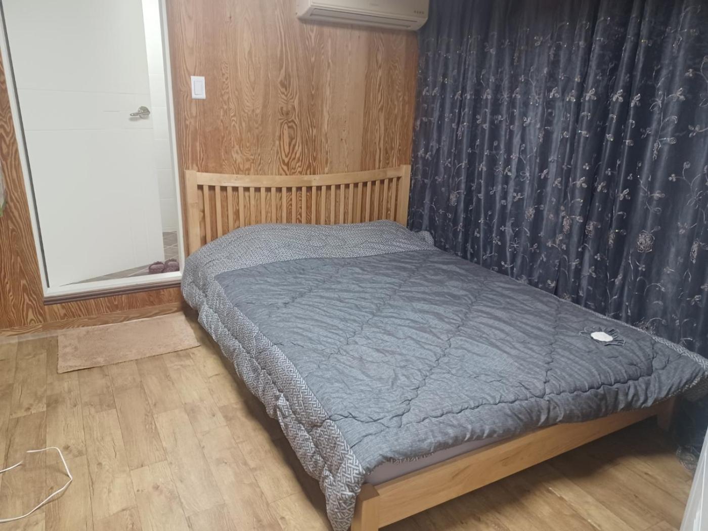Five-Bedroom House - Photo 17