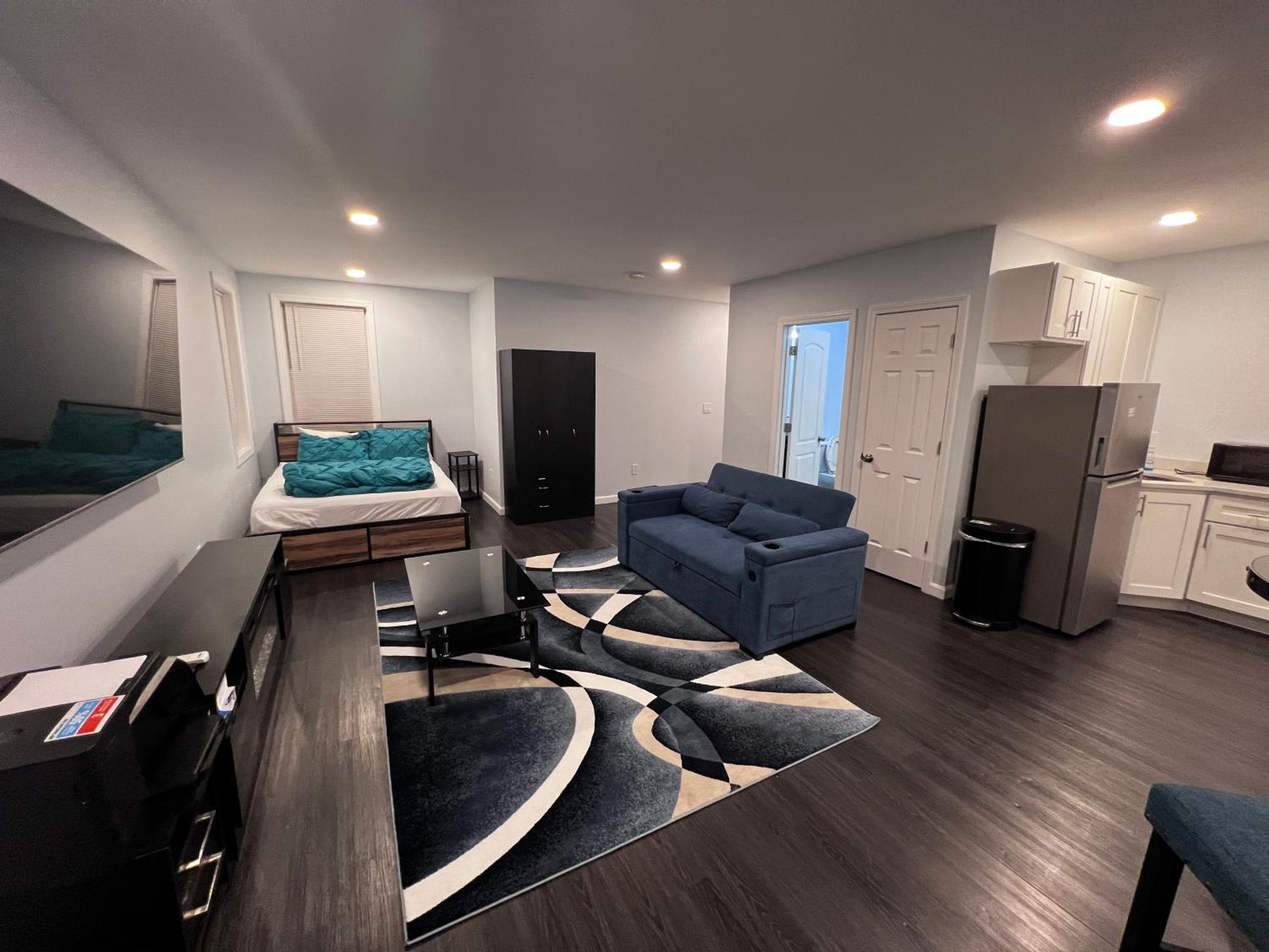 One-Bedroom Apartment photo 1