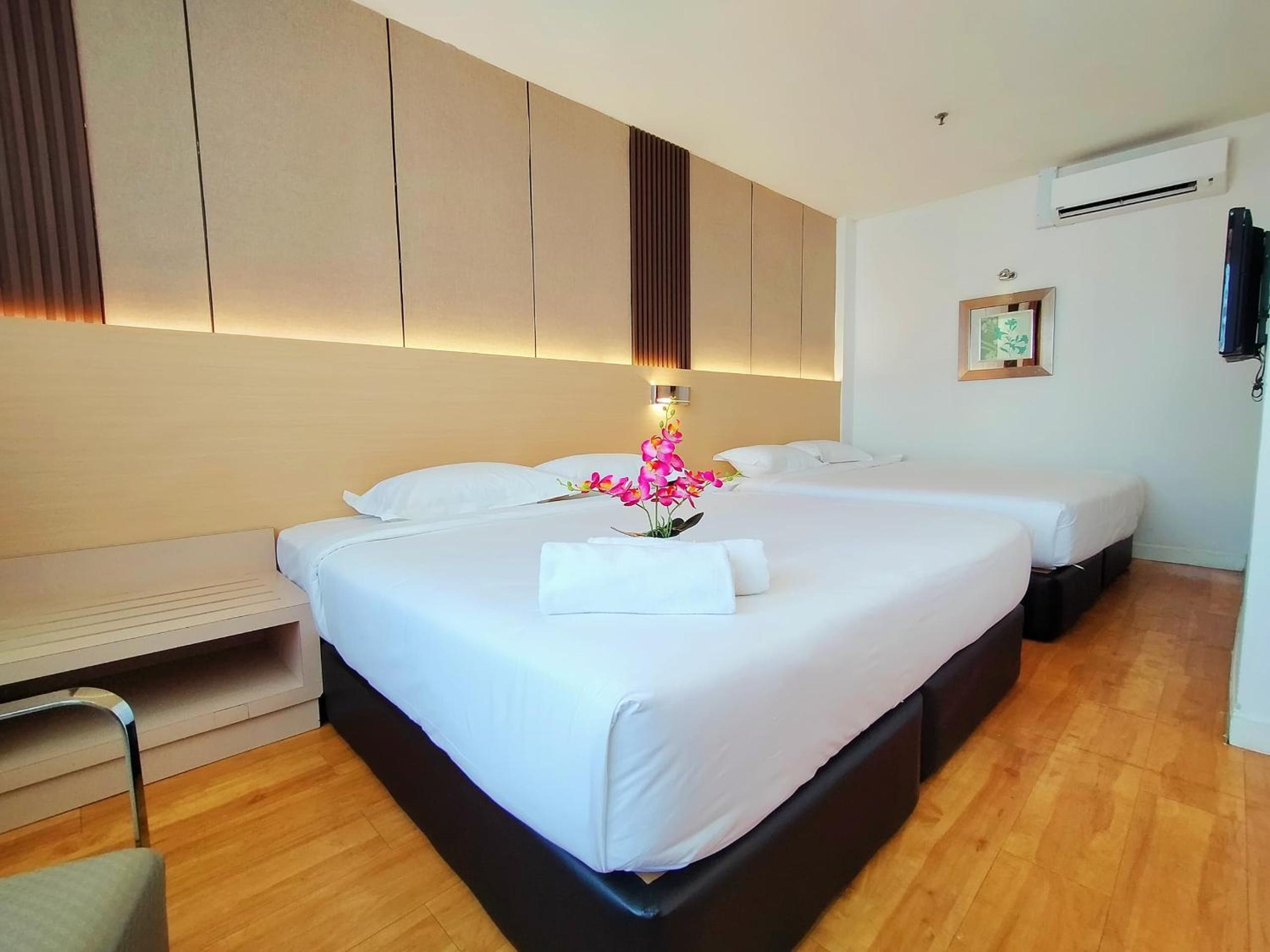 Premium Family Room - Photo 2