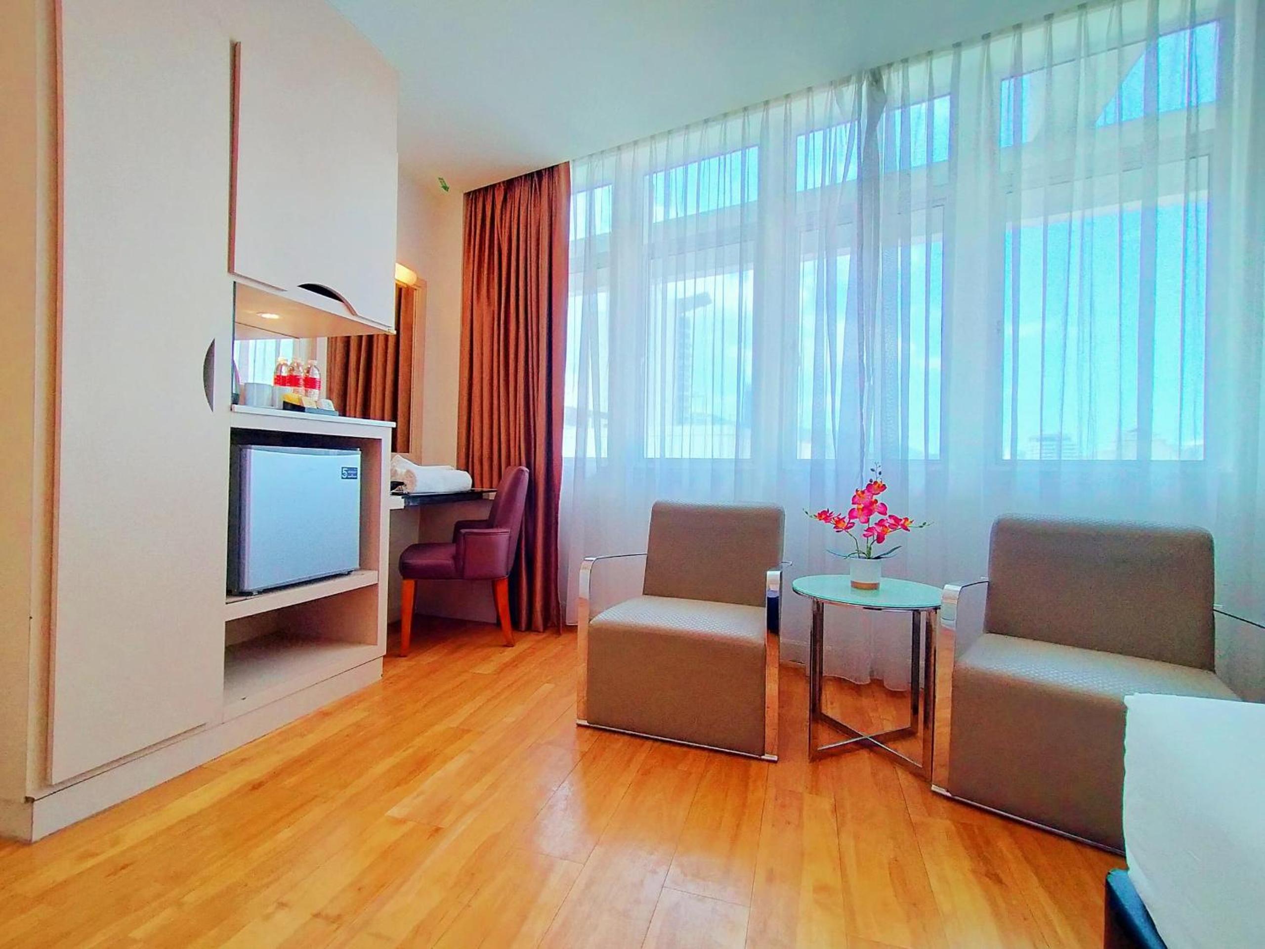 Premium Family Room - Photo 3