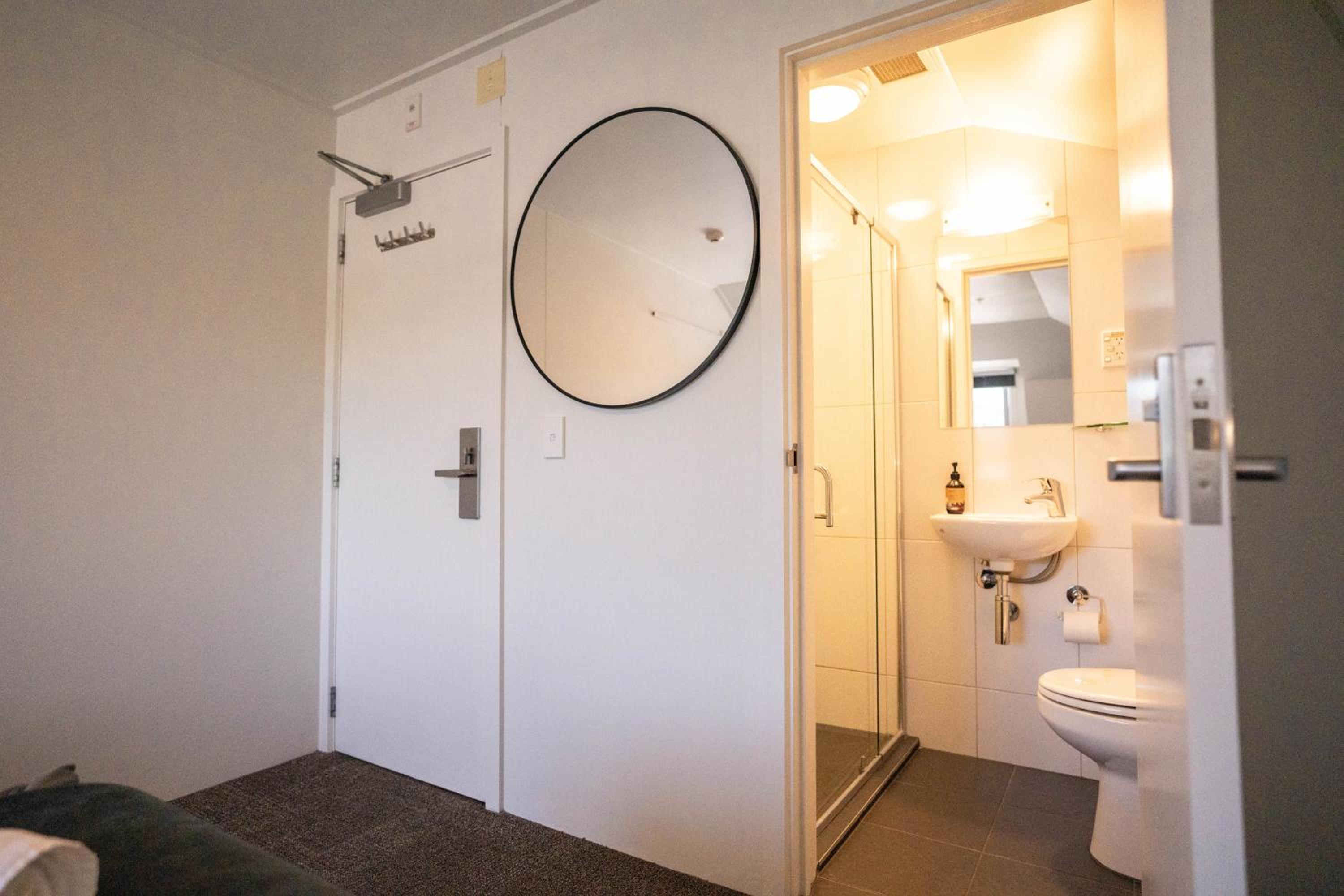 Twin Room with Bathroom photo 2