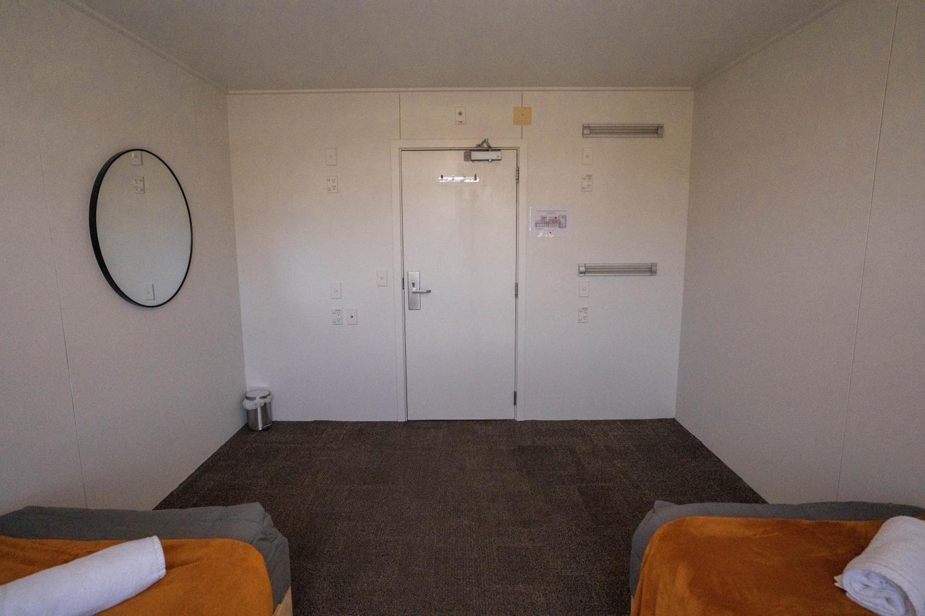 Twin Room with Shared Bathroom photo 2