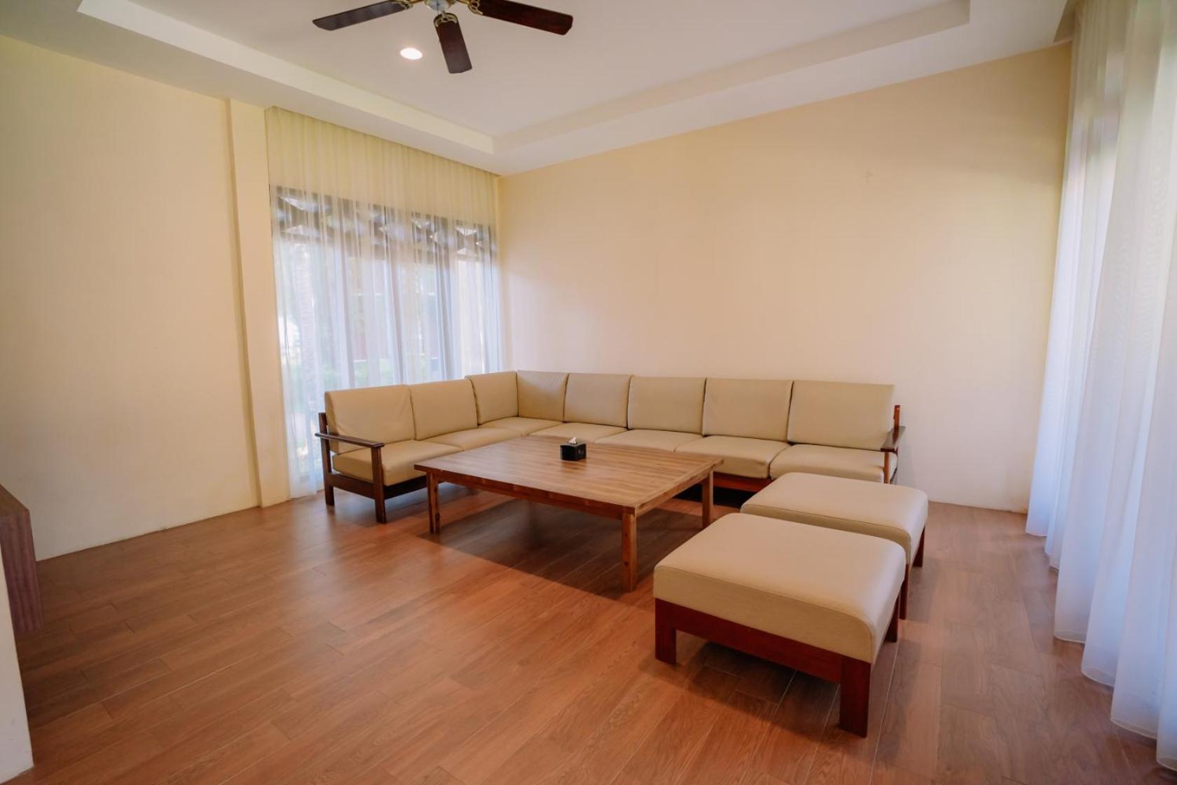 Villa - Photo 3