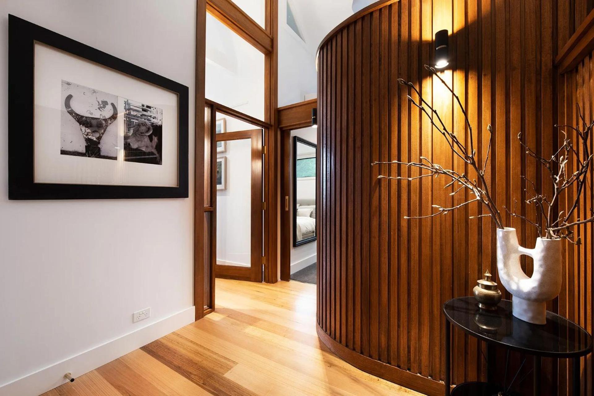 Five-Bedroom House photo 1