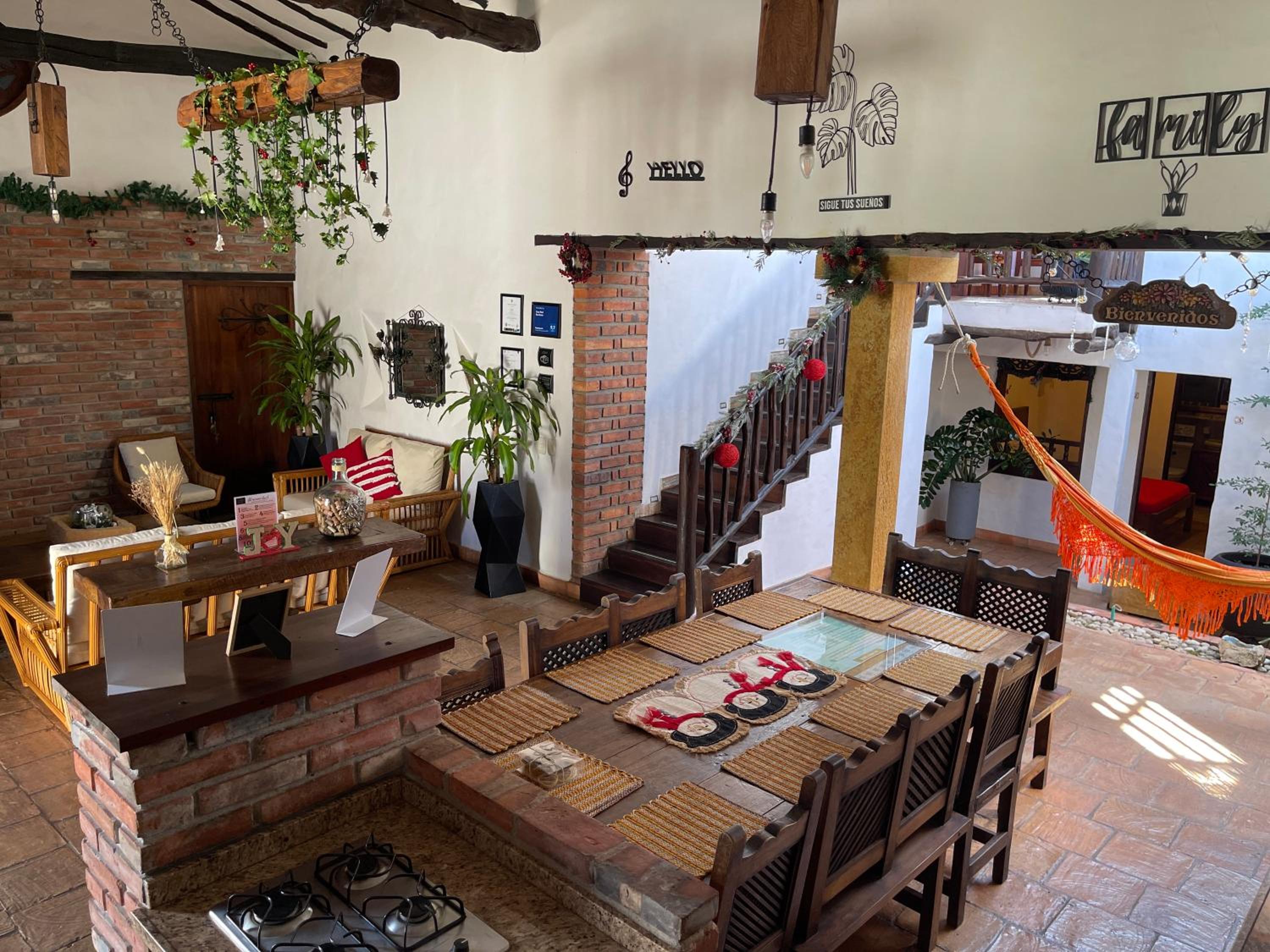 Five-Bedroom House photo 2