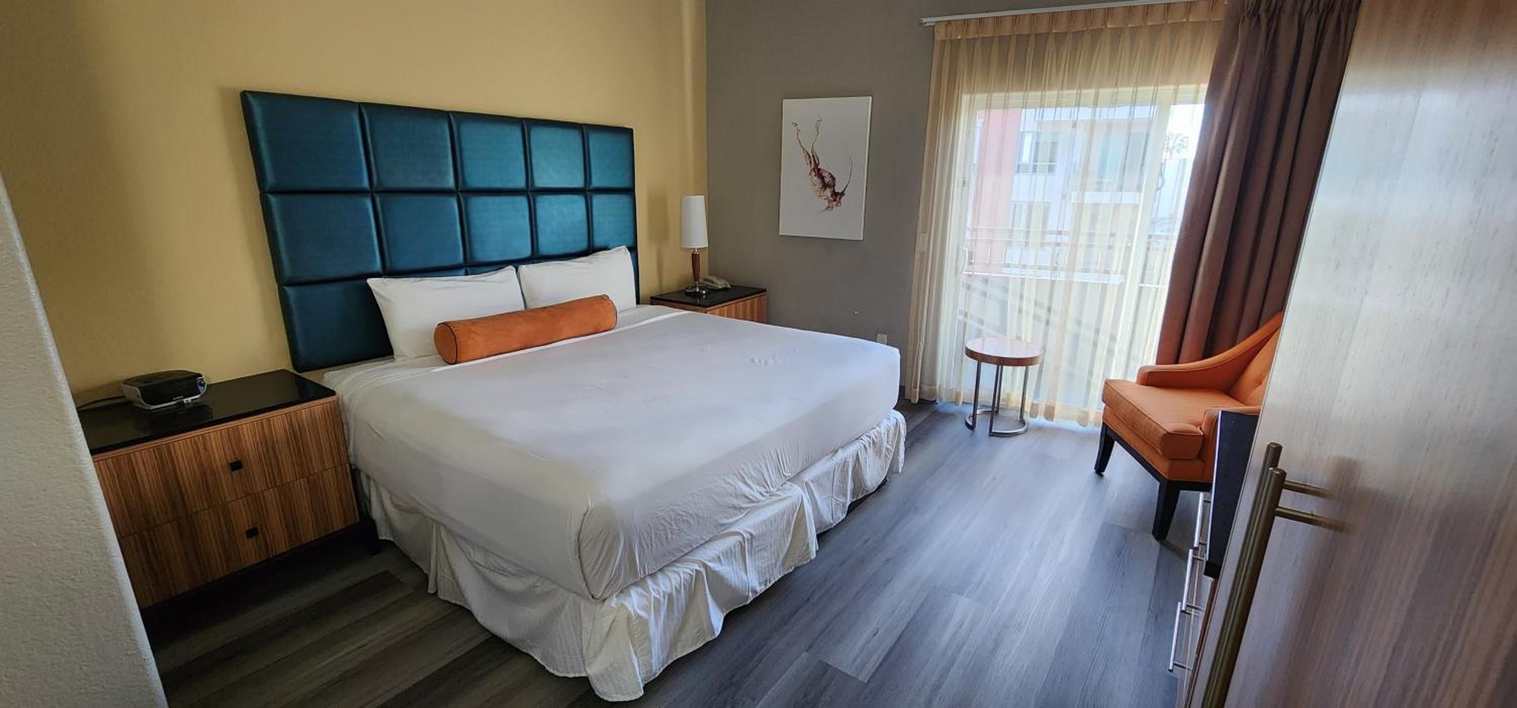 King Suite with Balcony - Photo 1