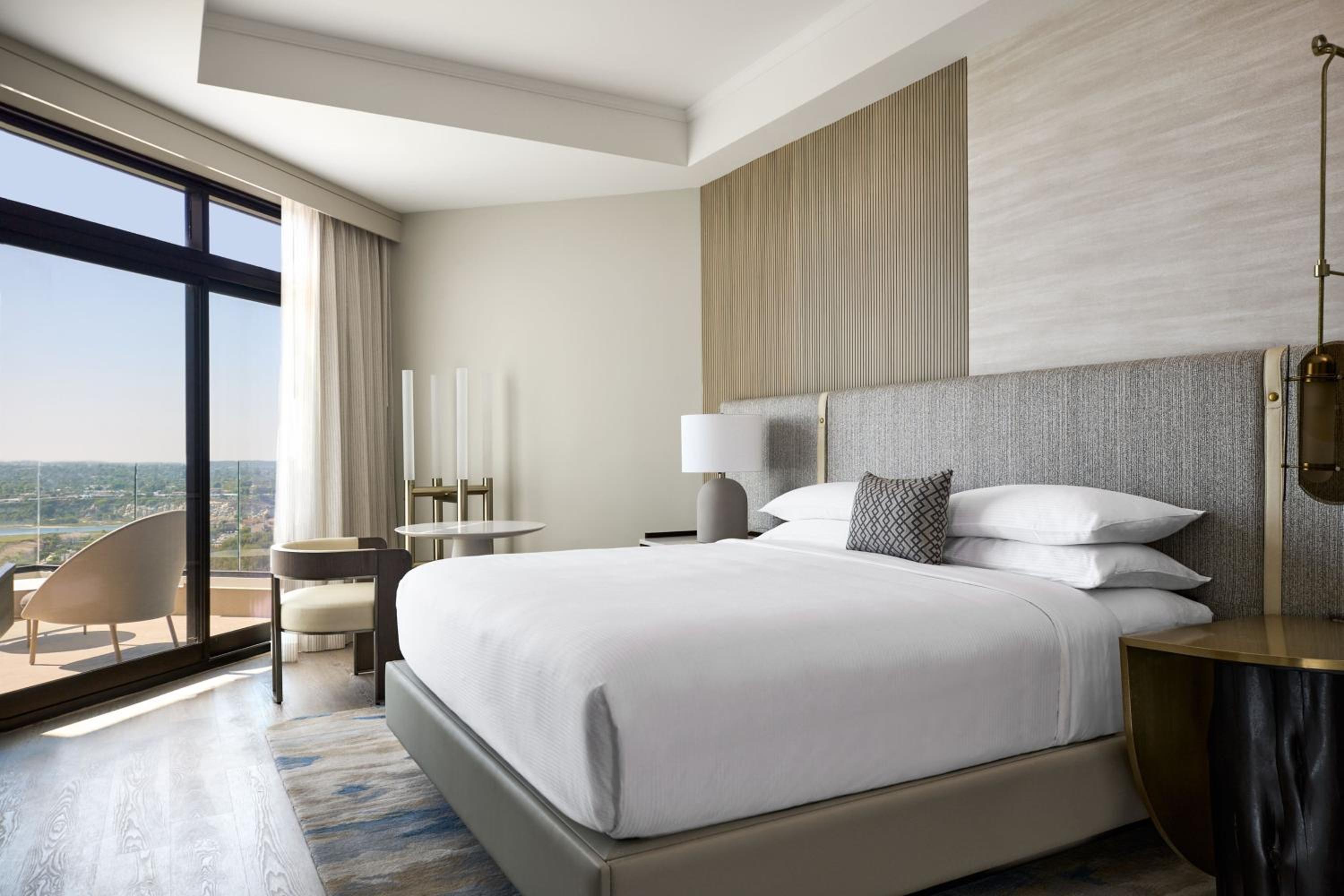 Luxury Sky Suite, 1 Bedroom Suite, Ocean View, Sky - Photo 4