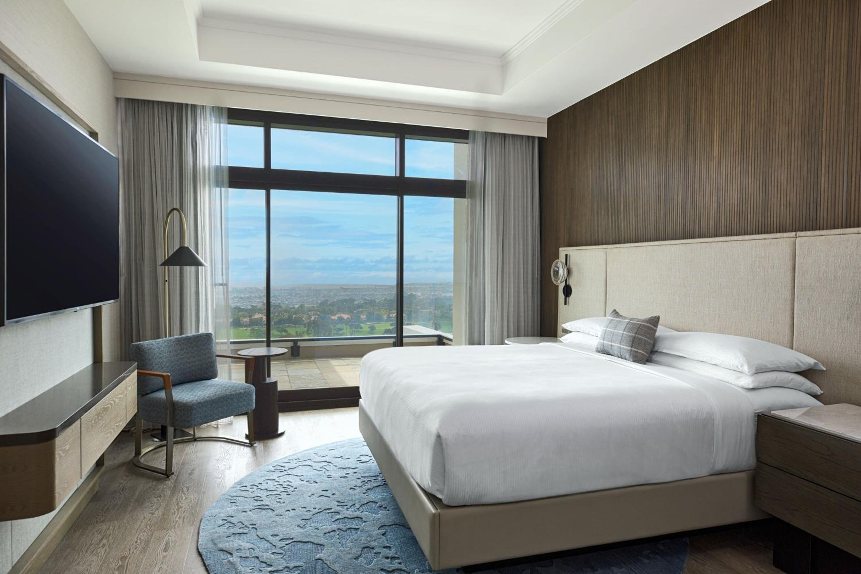 Penthouse Suite, 1 King, Ocean View, Balcony, Sky - Photo 2