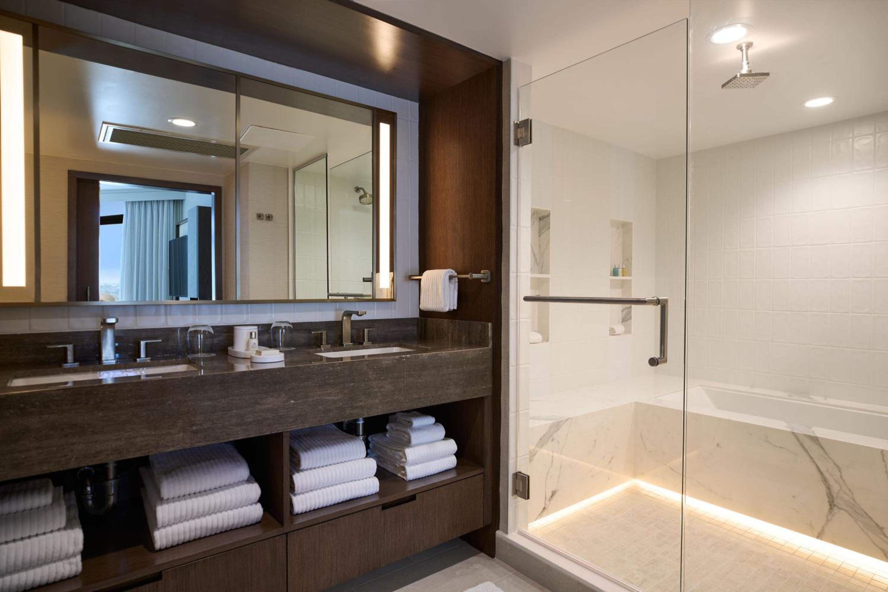 Luxury Sky Suite, 1 Bedroom Suite, Ocean View, Sky - Photo 3