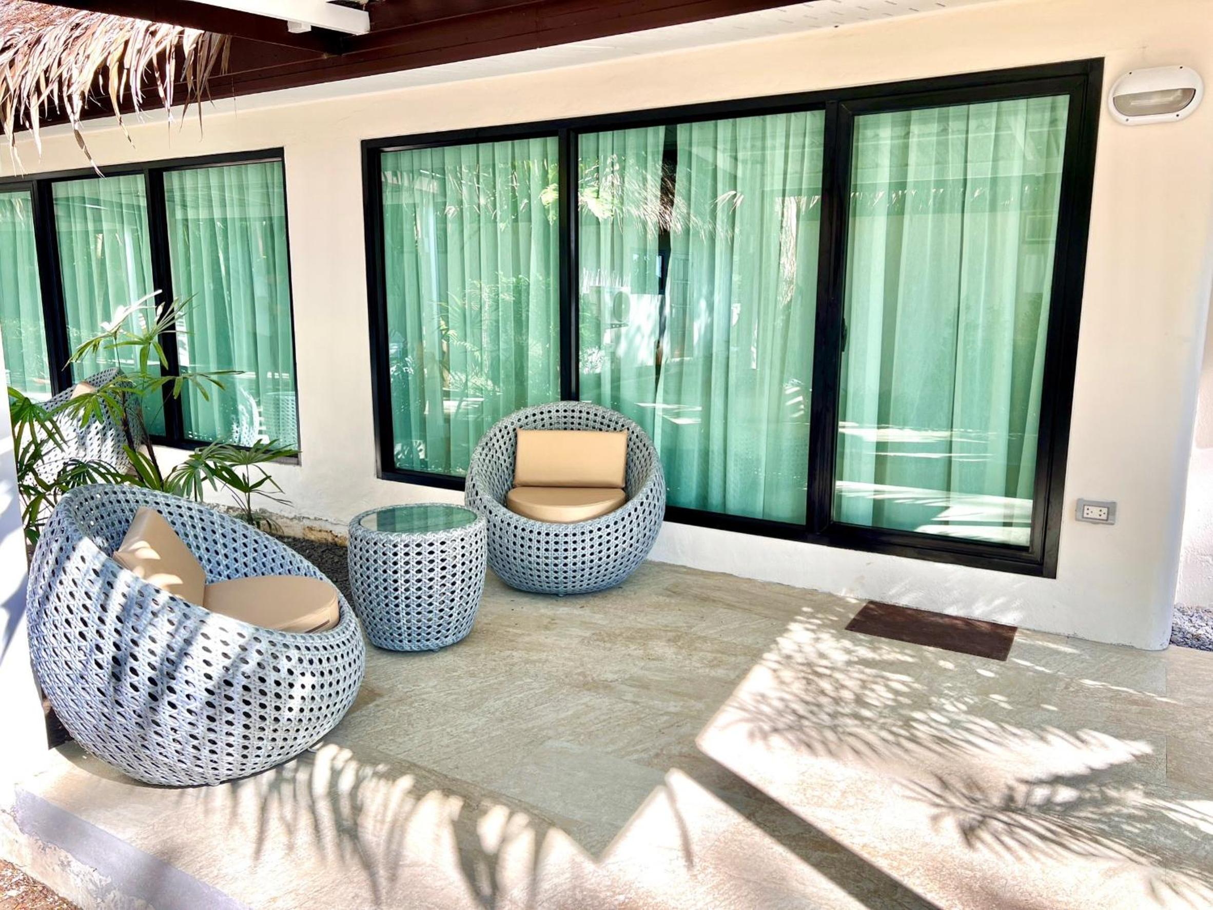 Superior Family Room photo 3