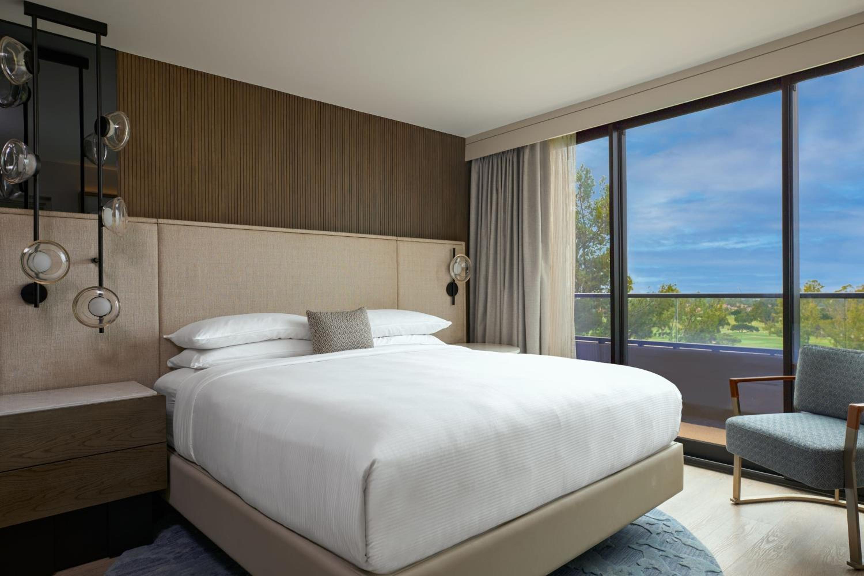 Cosmopolitan Retreat, 2 Bedroom Suite, Ocean View, Fairway - Photo 3