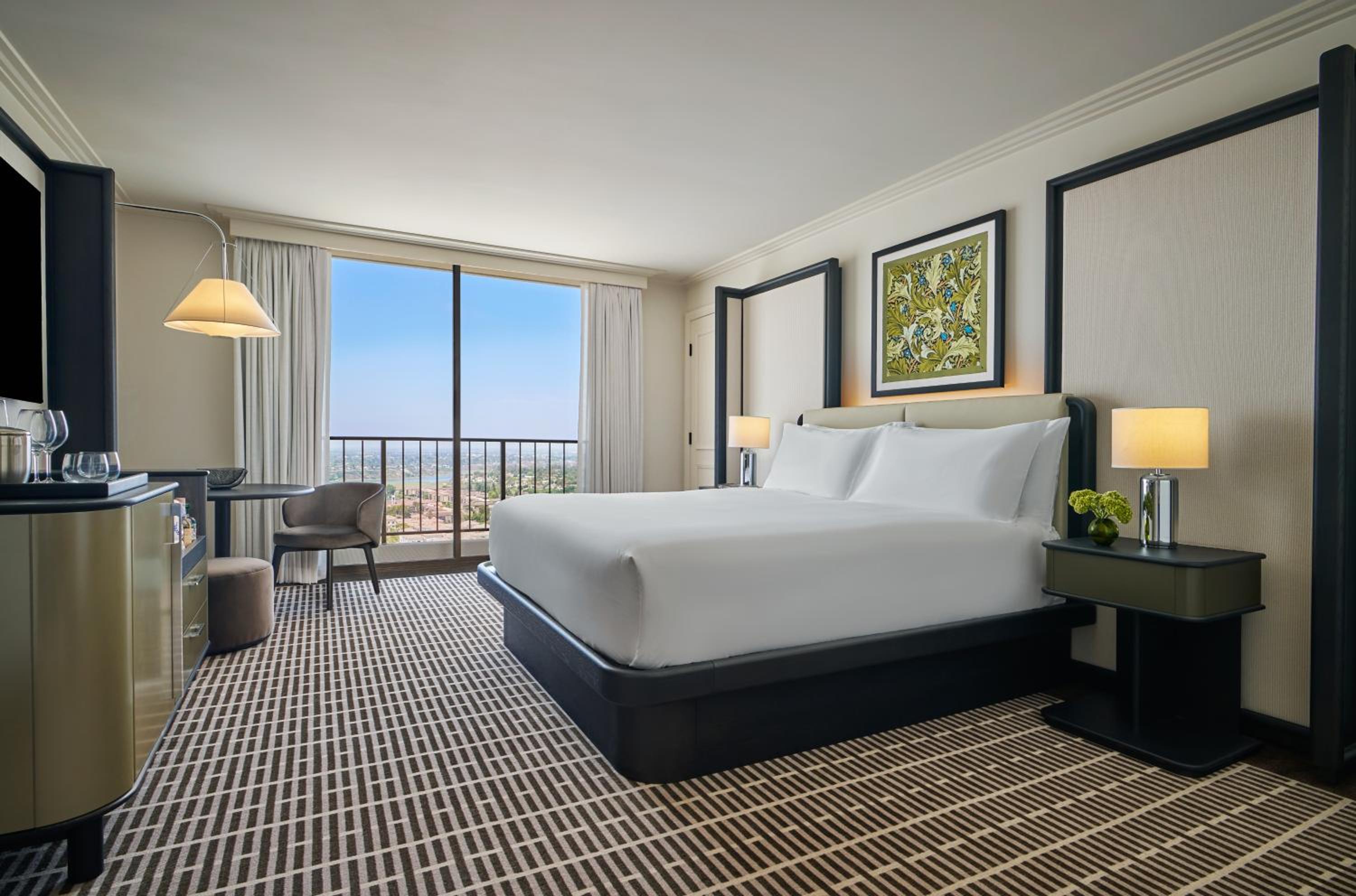 Newport Specialty Suite - Photo 1