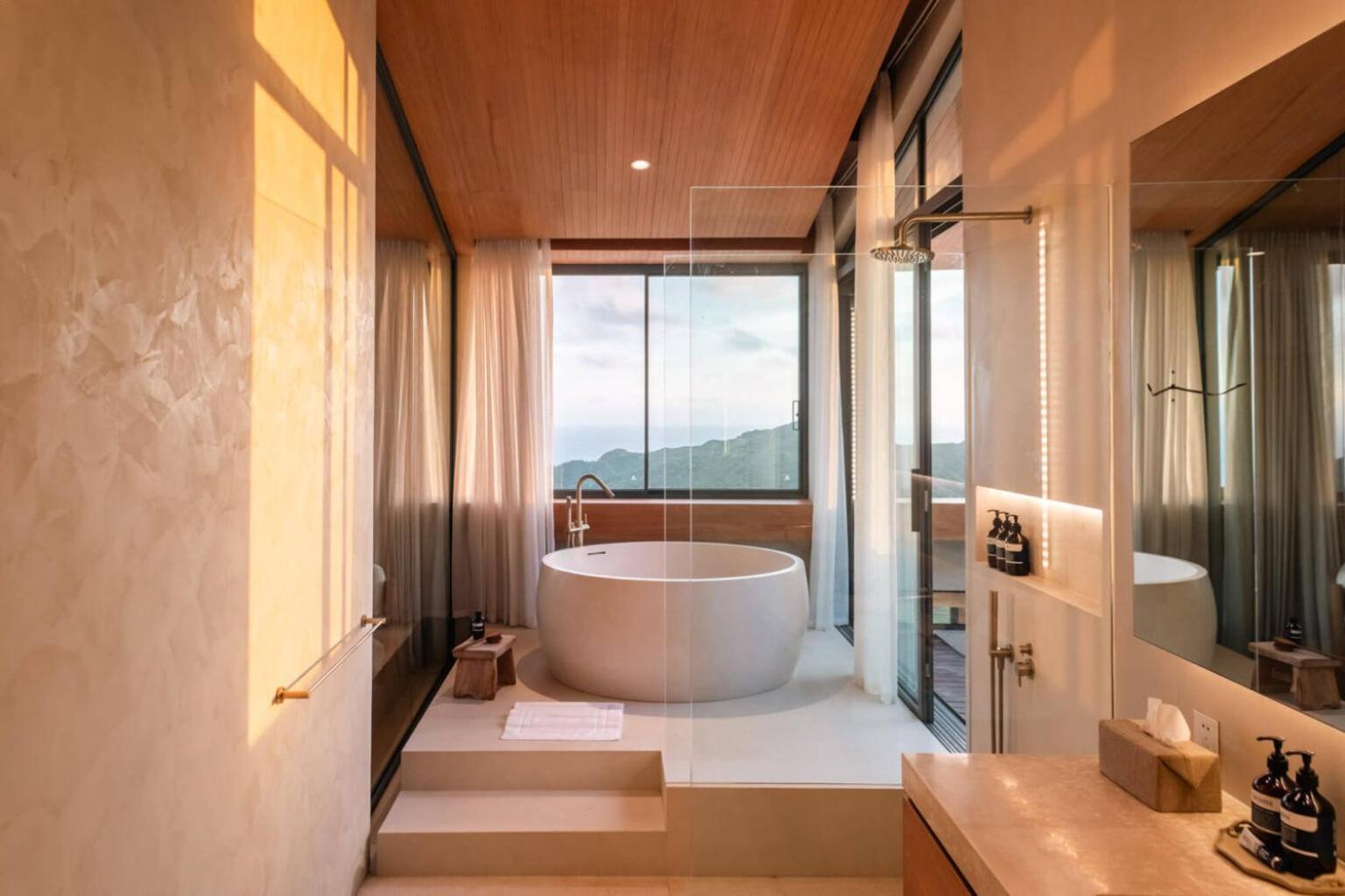 Four Bedroom Villa Boë with Sea View - Photo 15