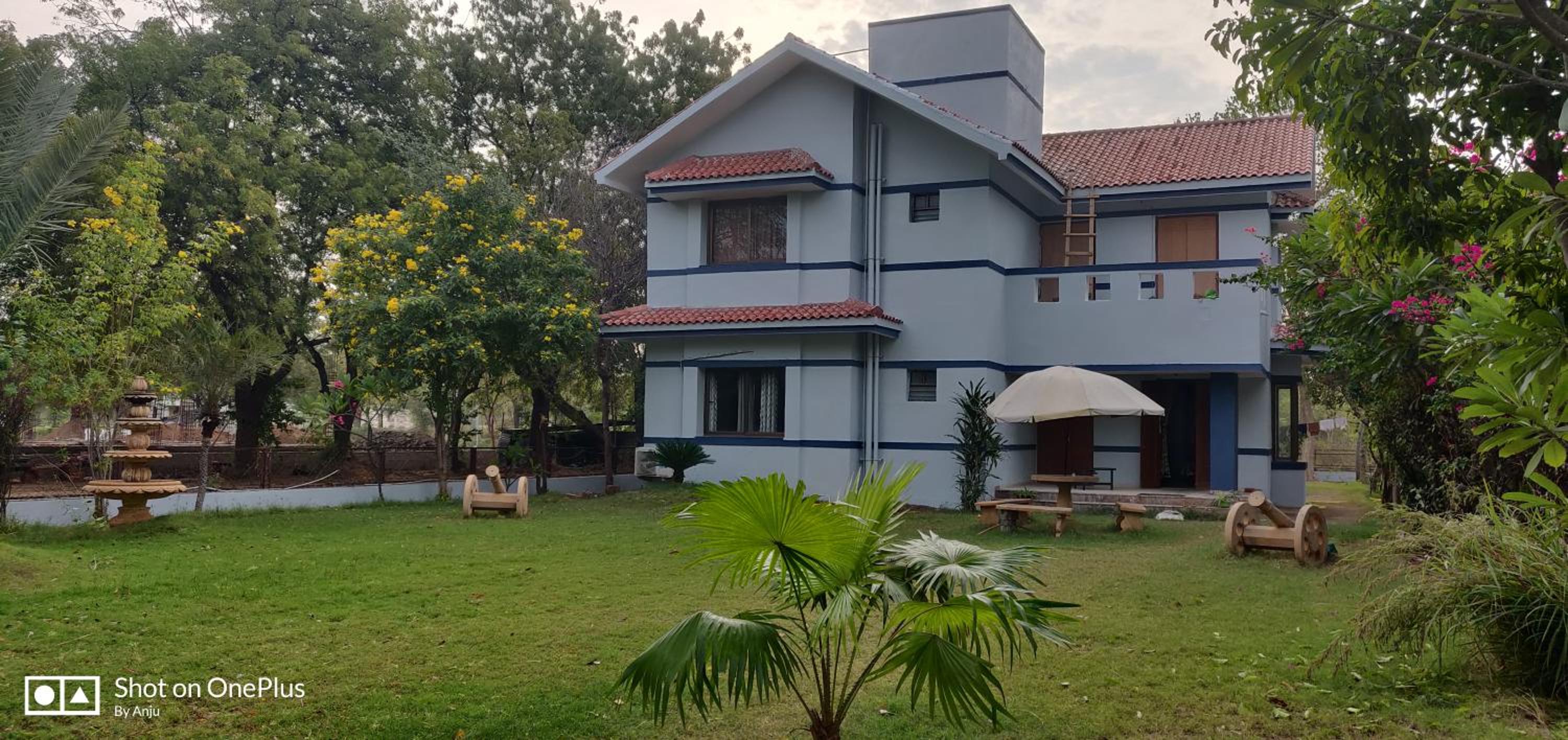 Three-Bedroom House photo 2
