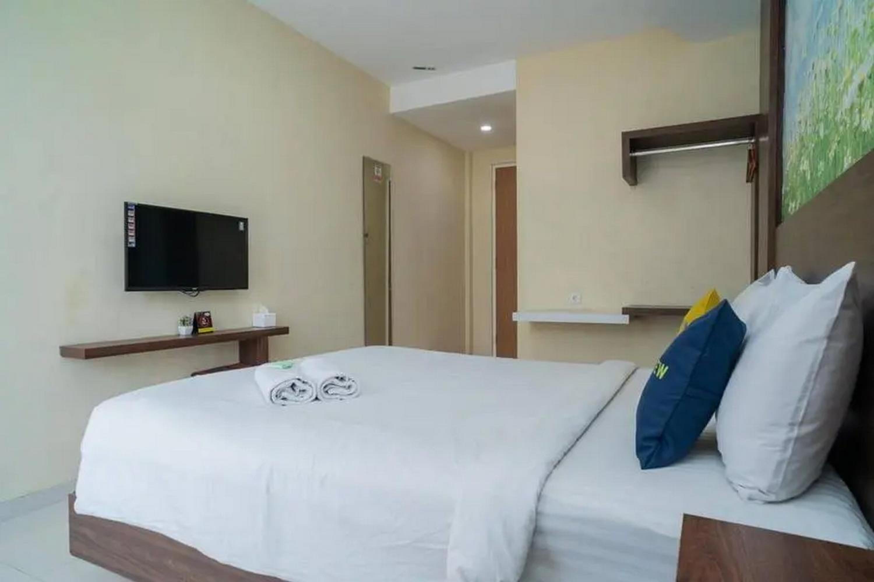 Deluxe Room - Photo 2