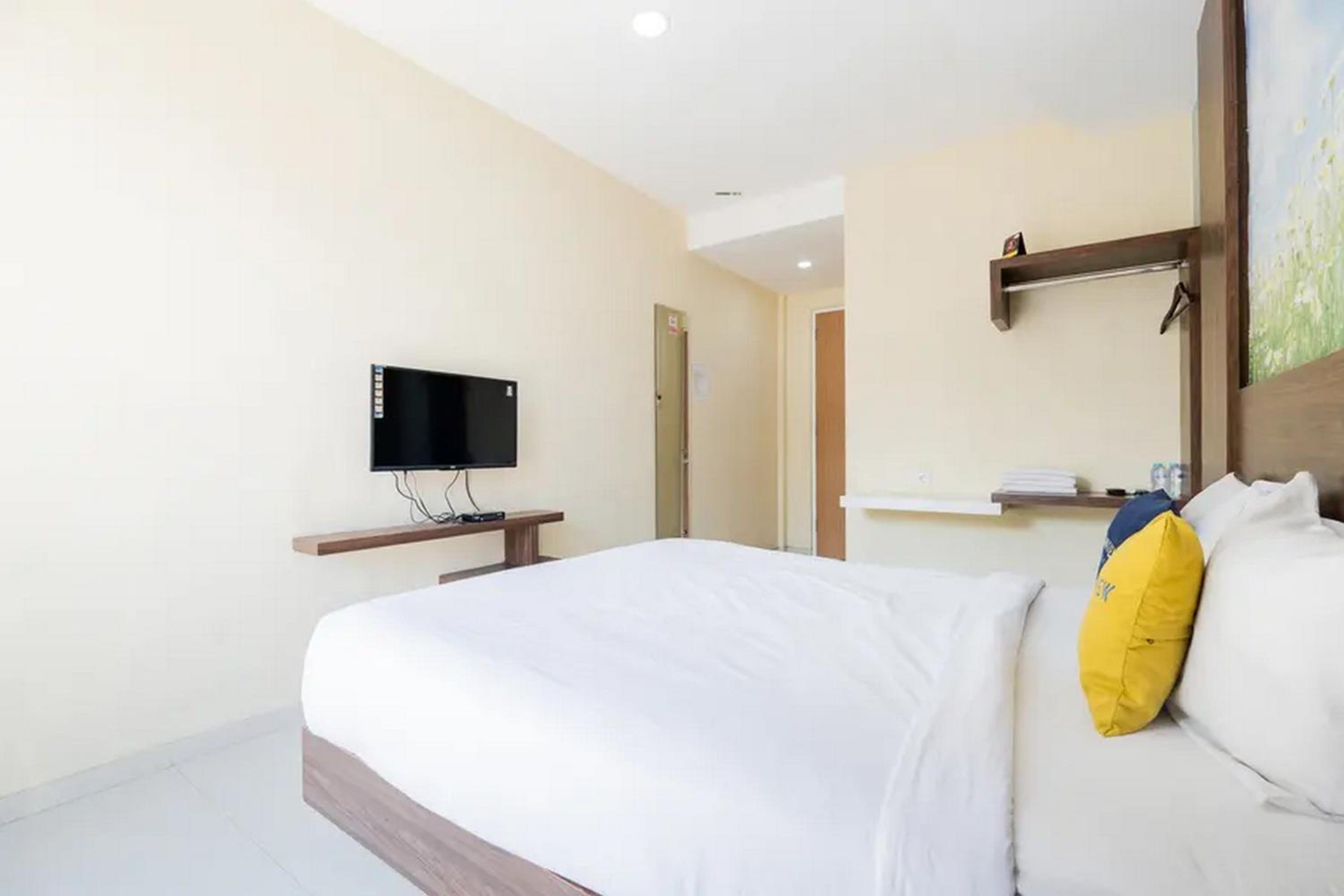 Deluxe Room - Photo 10