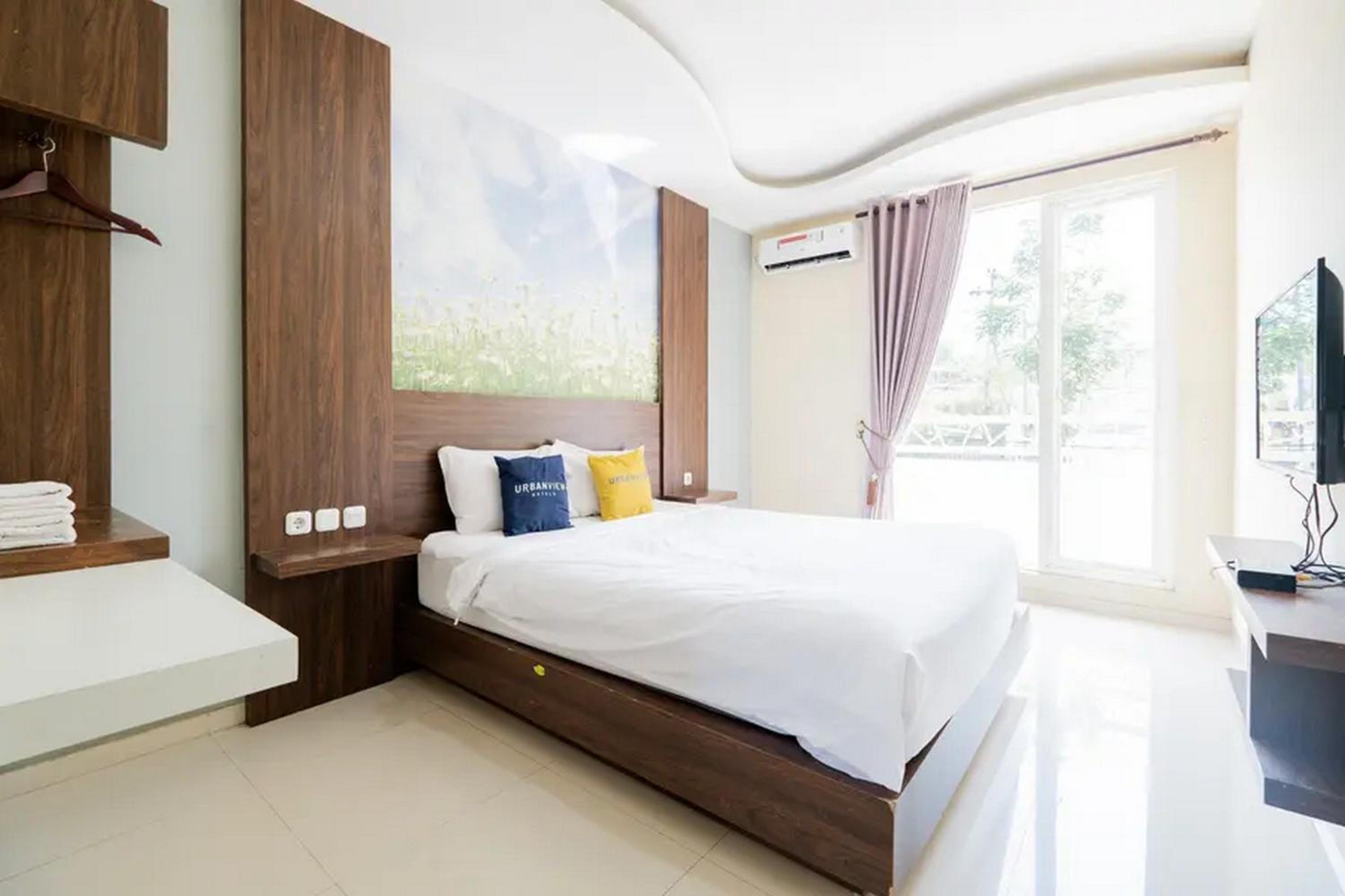 Deluxe Room - Photo 11