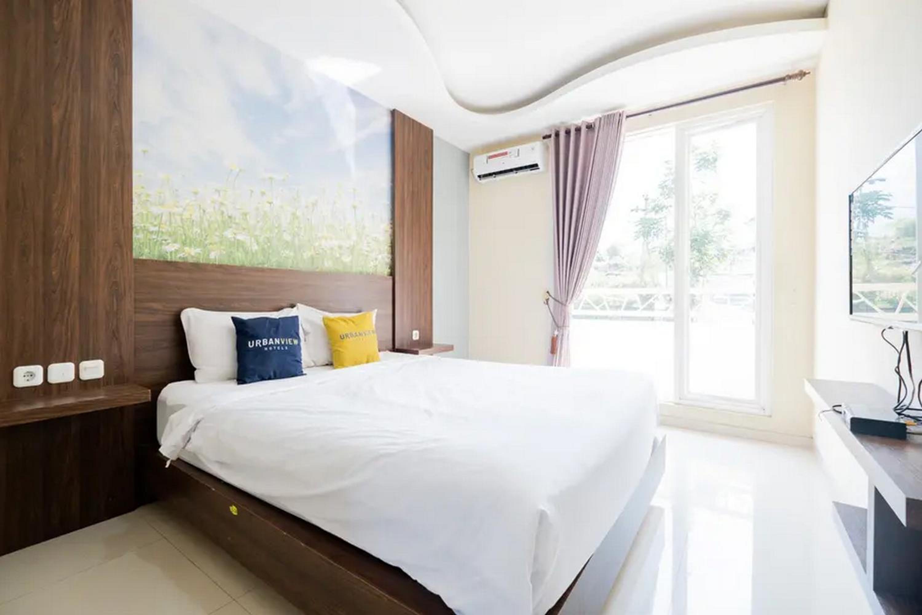 Deluxe Room - Photo 12