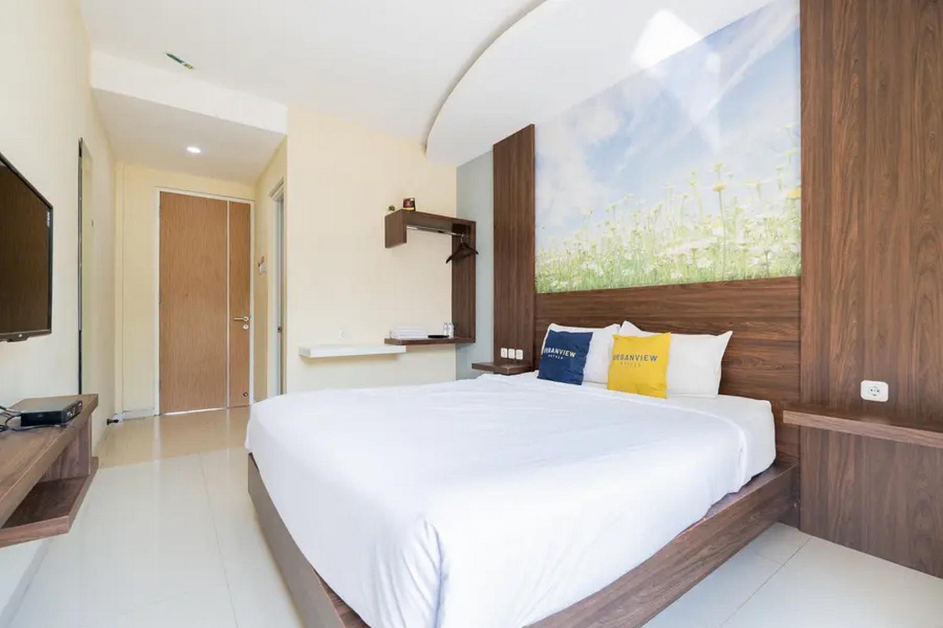 Deluxe Room - Photo 13