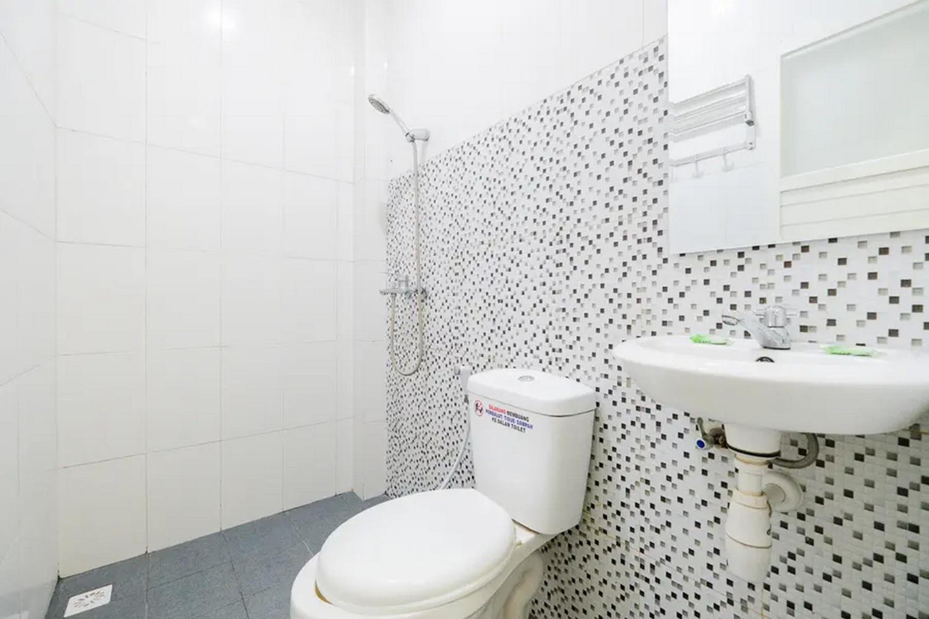 Standard Double Room - Photo 19