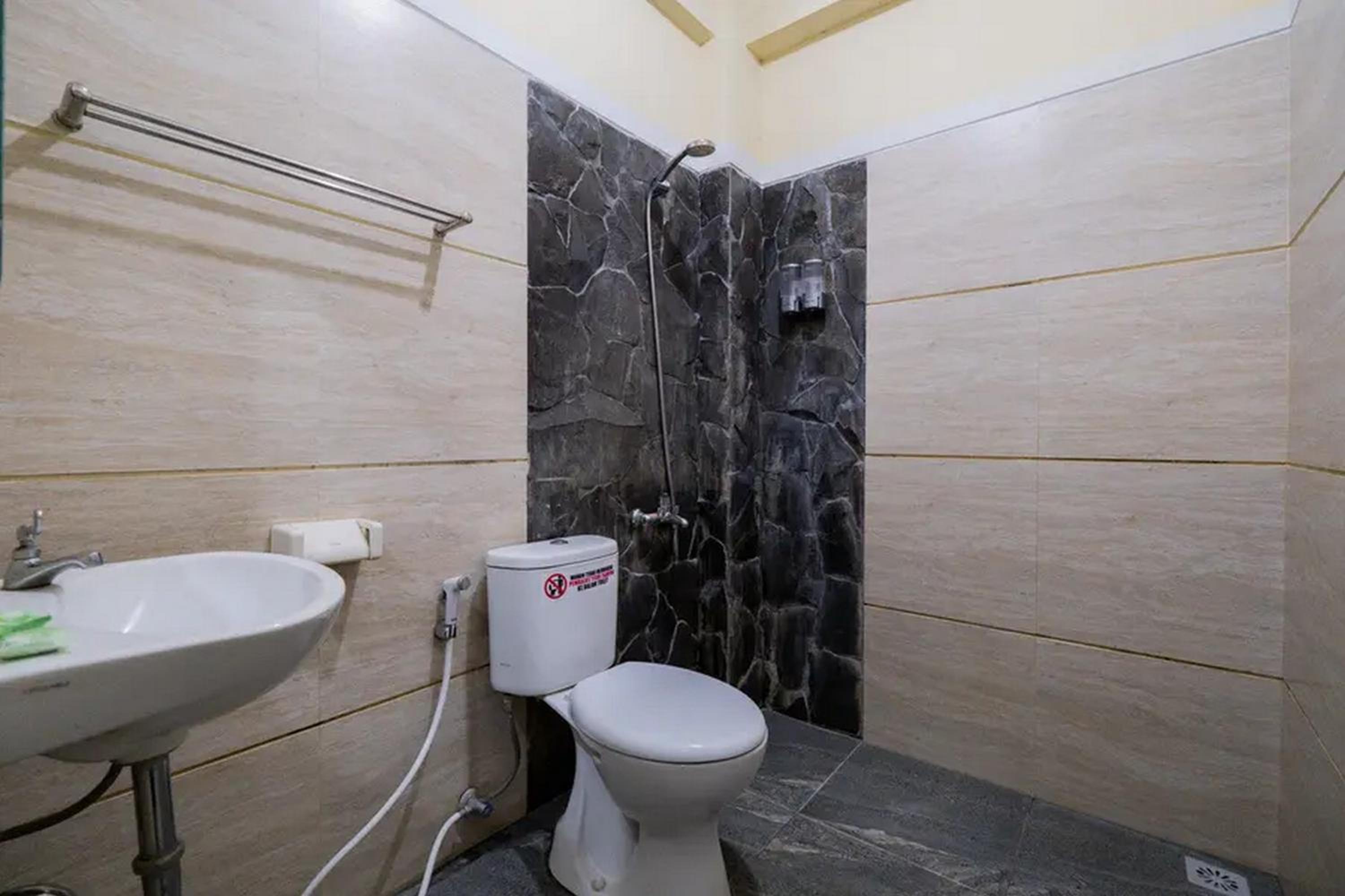 Deluxe Suite - Photo 5