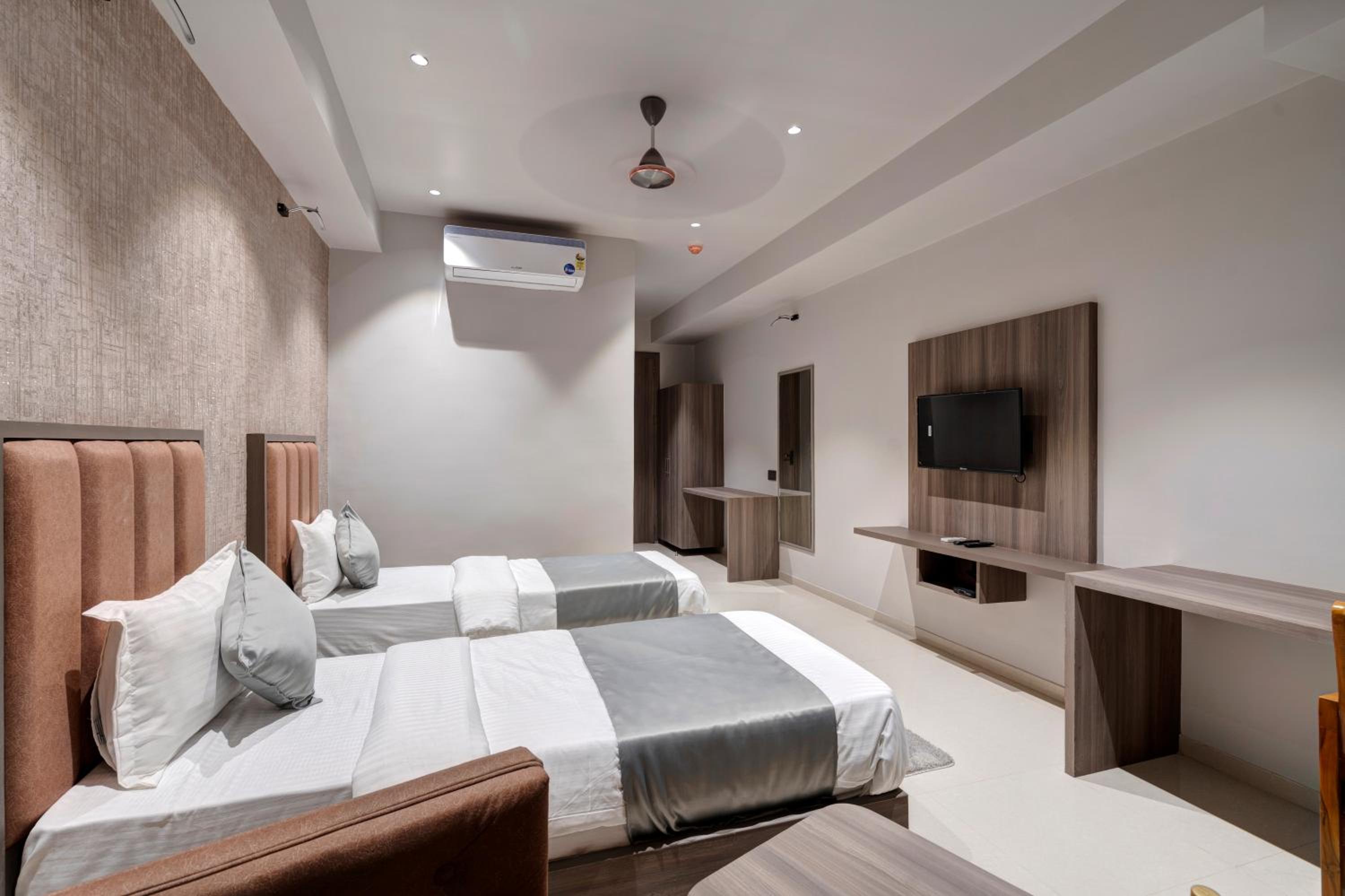 Superior Twin Room photo 2