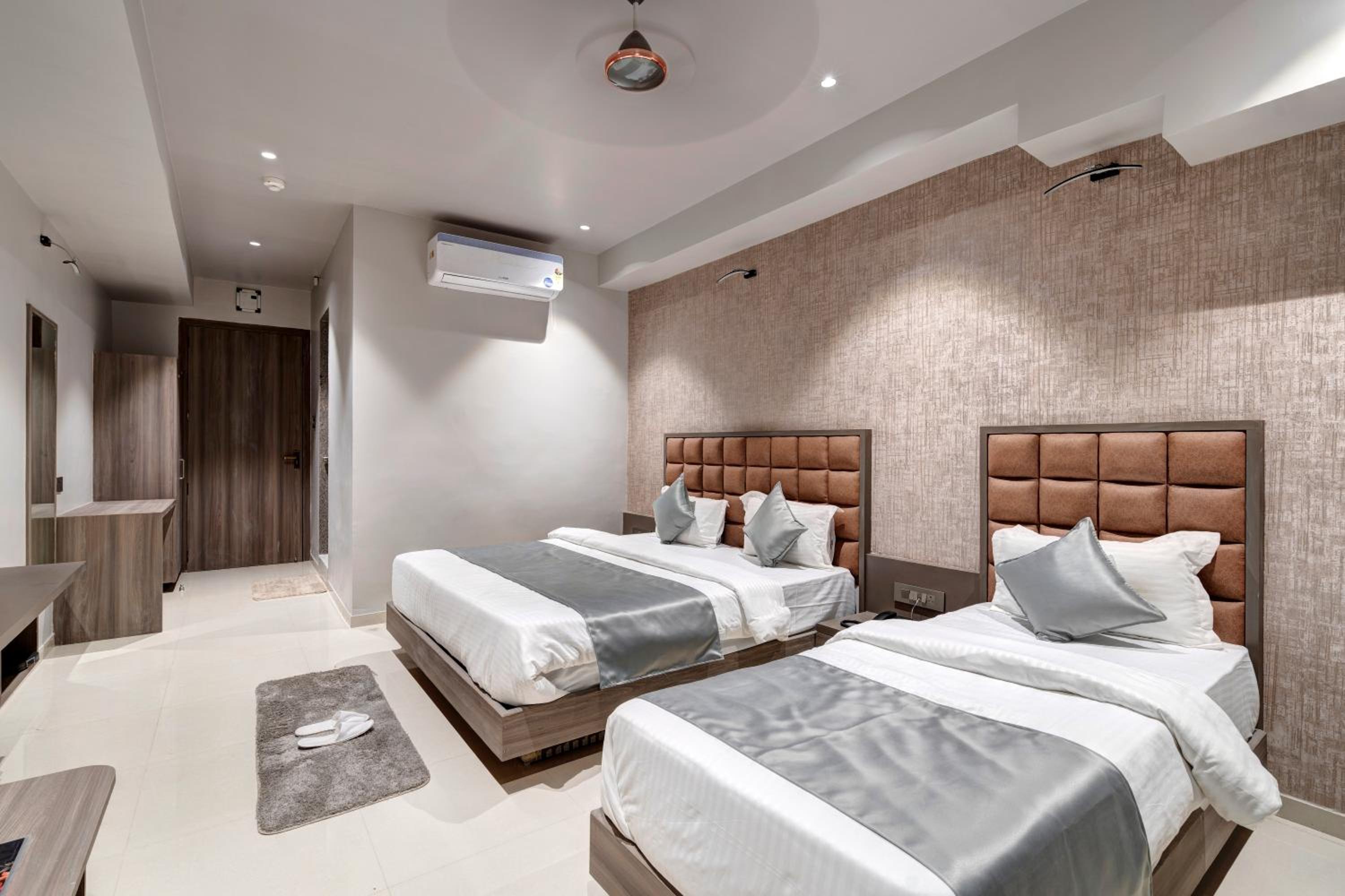 Superior Triple Room photo 3