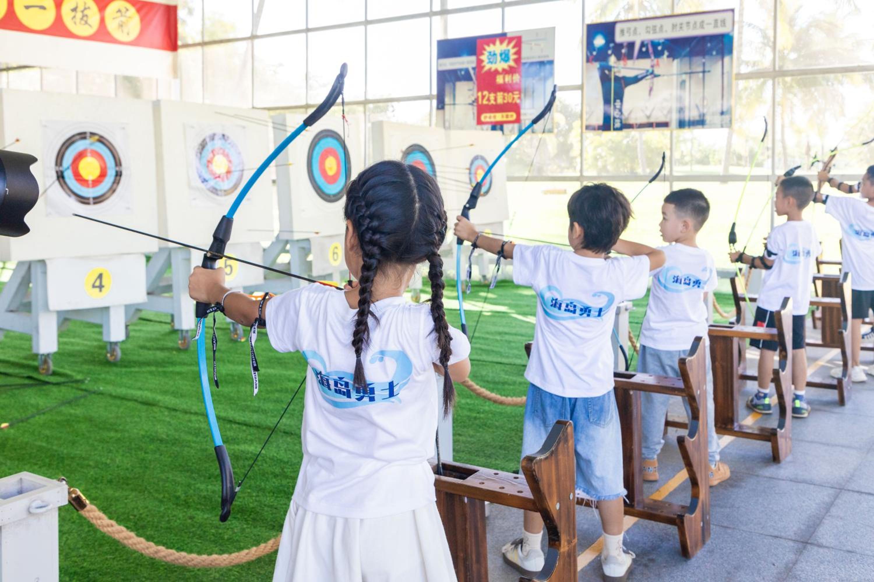 LooHoo Fun Package-Deluxe Room (Chuyi Wutai Restaurant one  time Signature White Pepper Pork Tripe Wenchang Chicken + Unlimited kids' play for children from 5 to 12 years old) photo 2