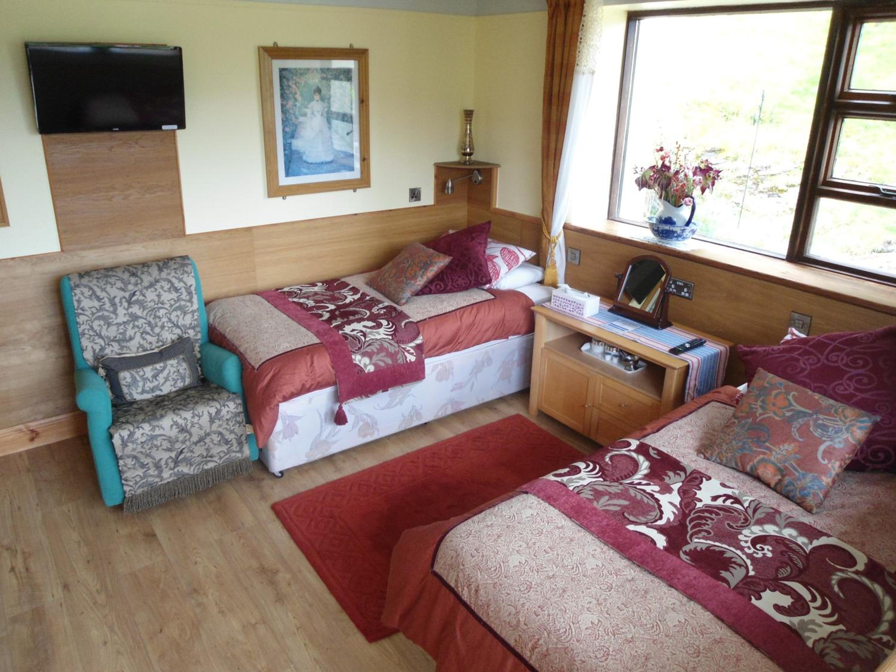 Front Twin Room -Ground Floor- Outside Decking Area photo 3