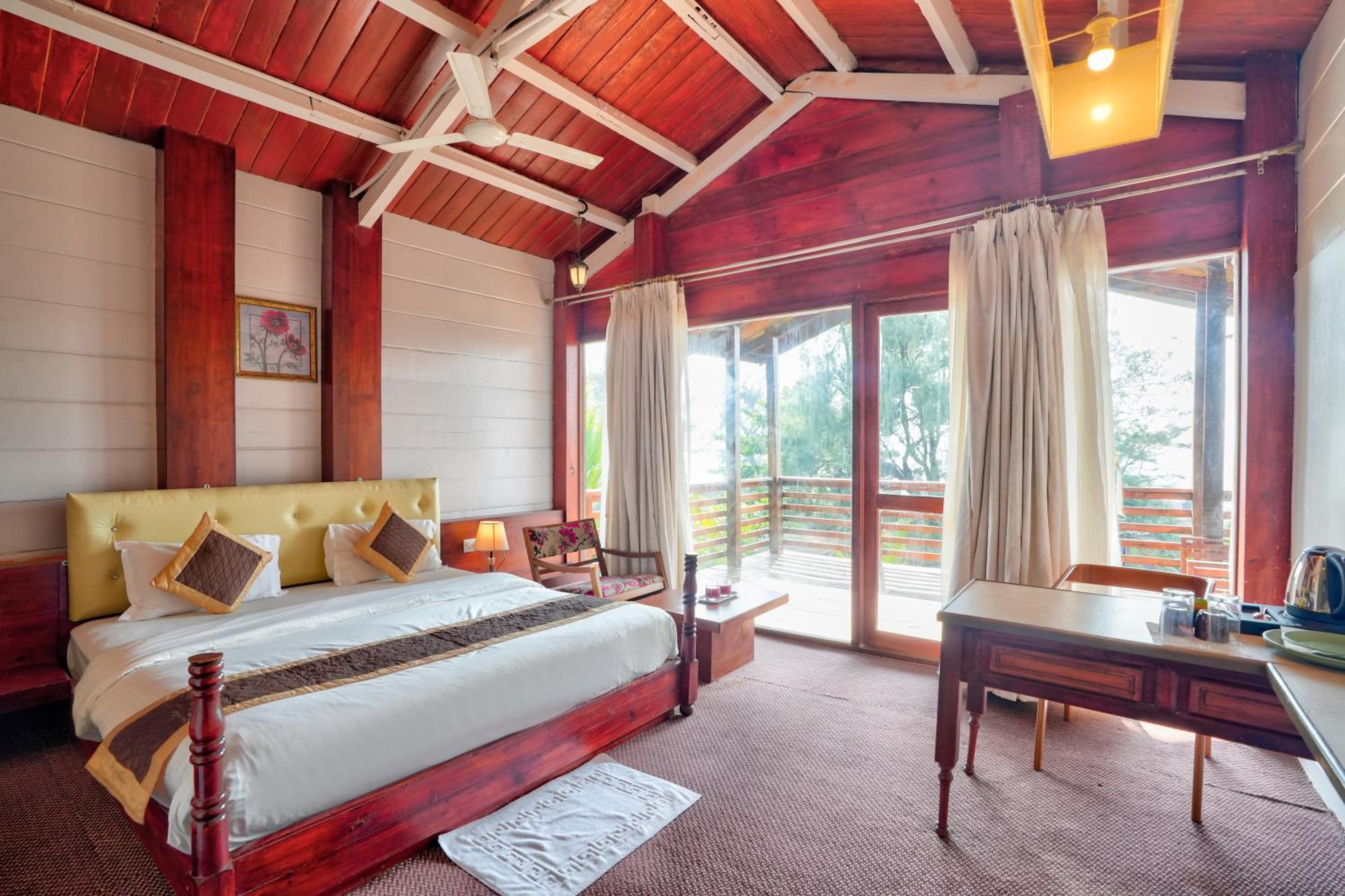 Wooden Cottage with Sea View - Photo 1