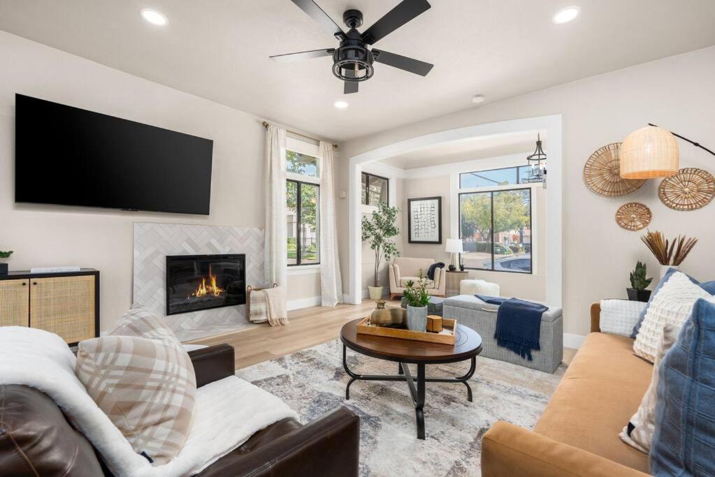Five-Bedroom House photo 1