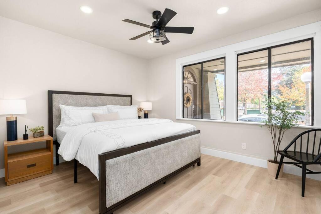 Five-Bedroom House photo 2