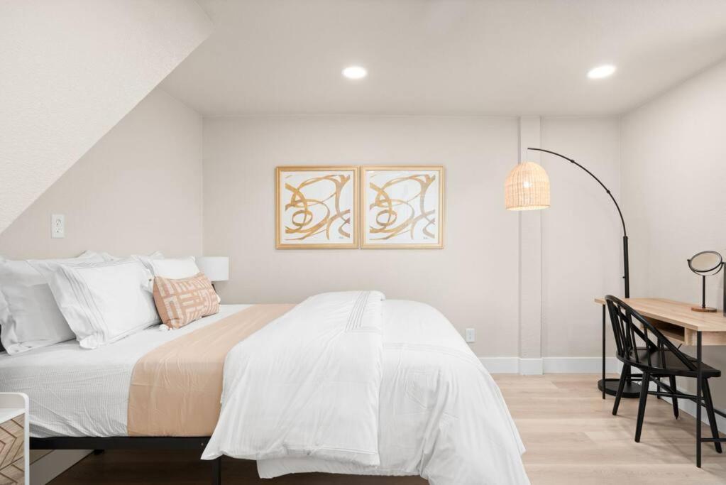 Five-Bedroom House photo 2