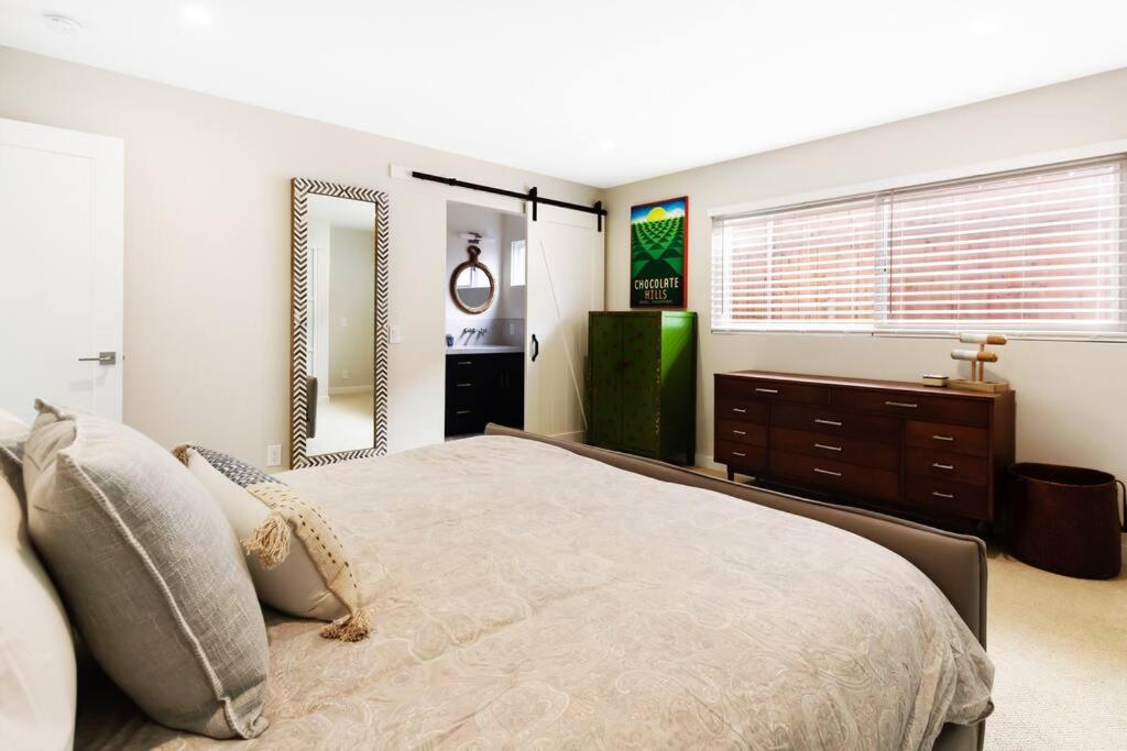 Family Room photo 3