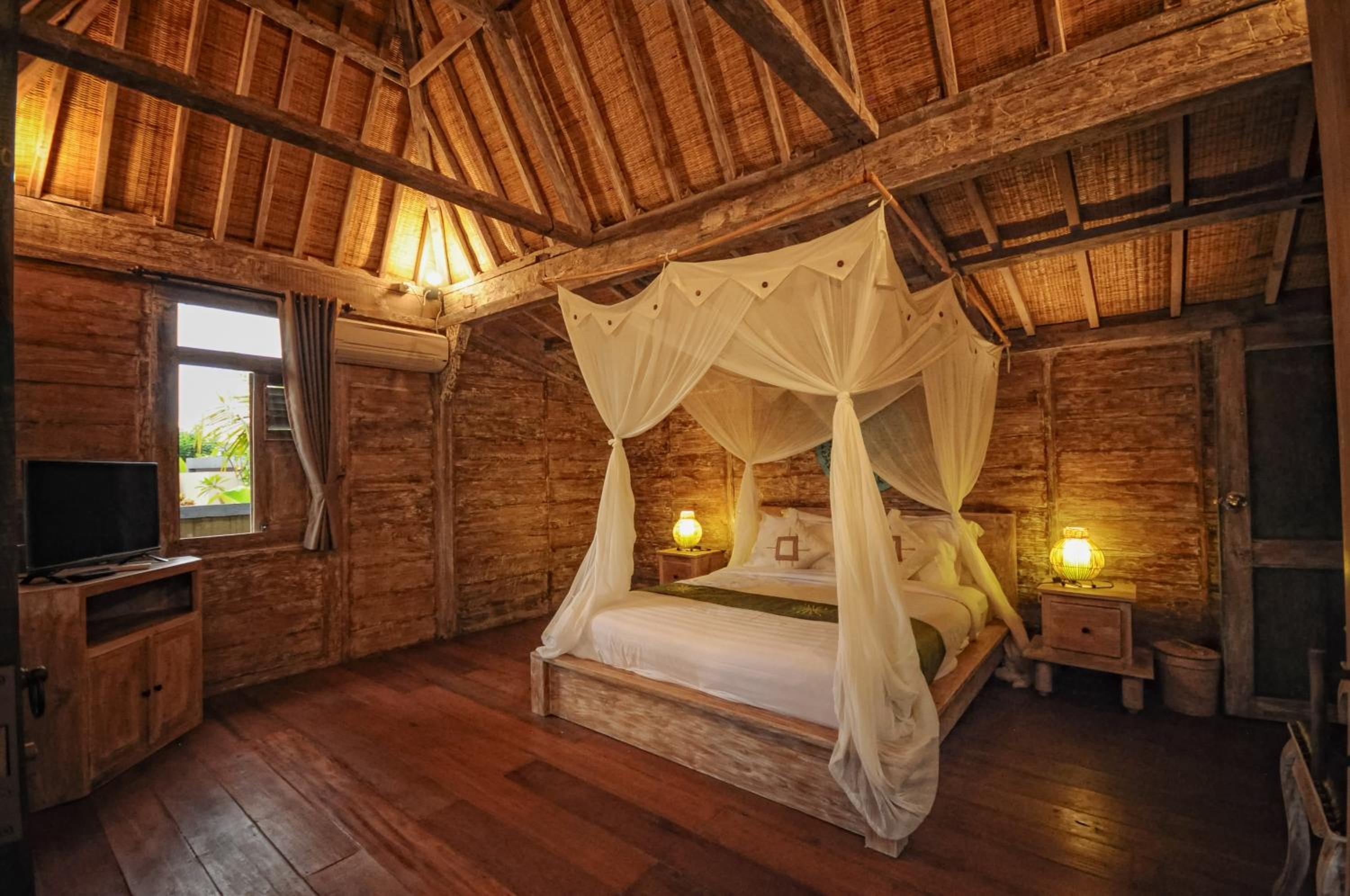 Wooden Joglo Villa - Photo 2