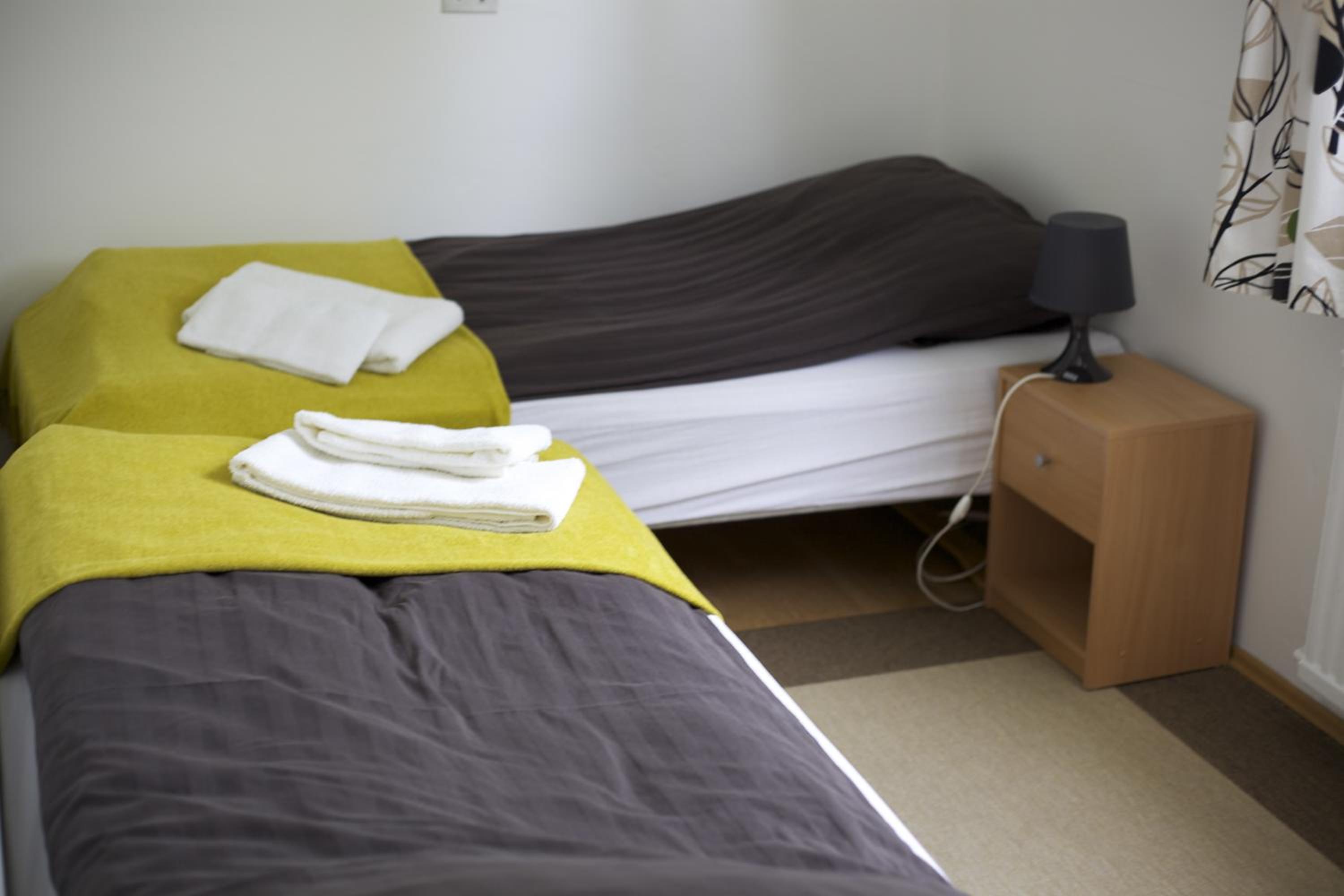 Twin Room with Bathroom - Photo 18
