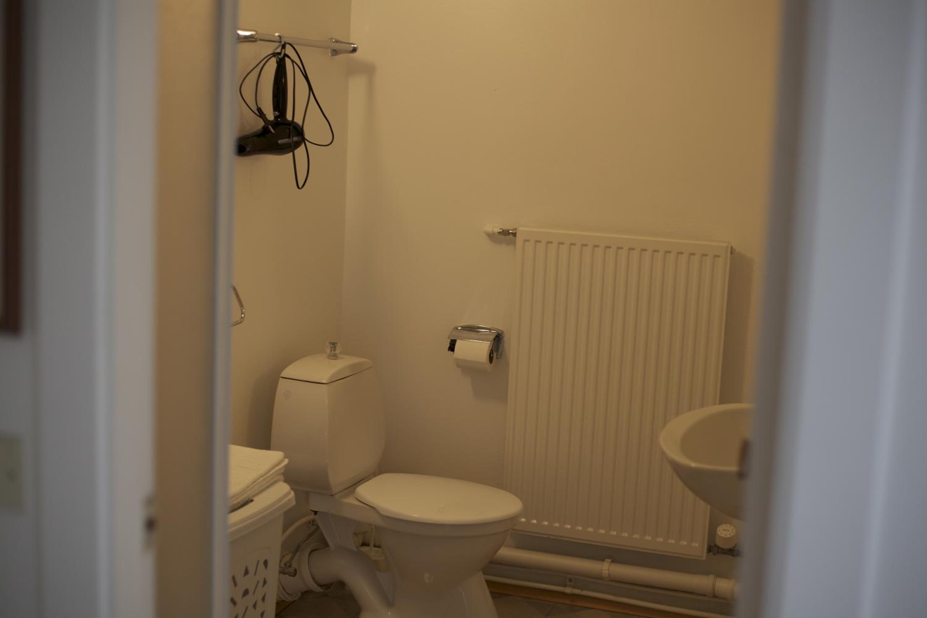Twin Room with Bathroom - Photo 21