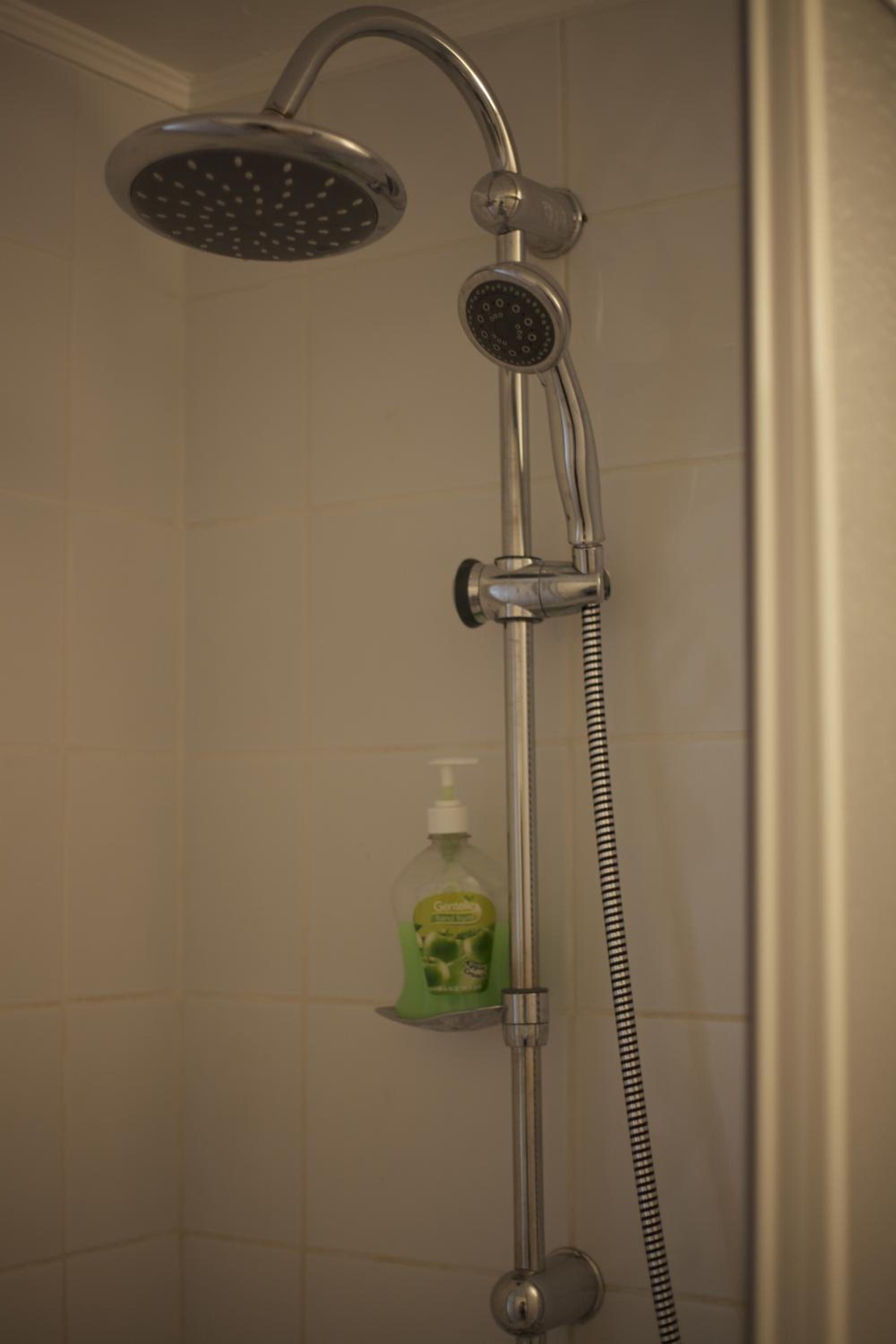Twin Room with Bathroom - Photo 22