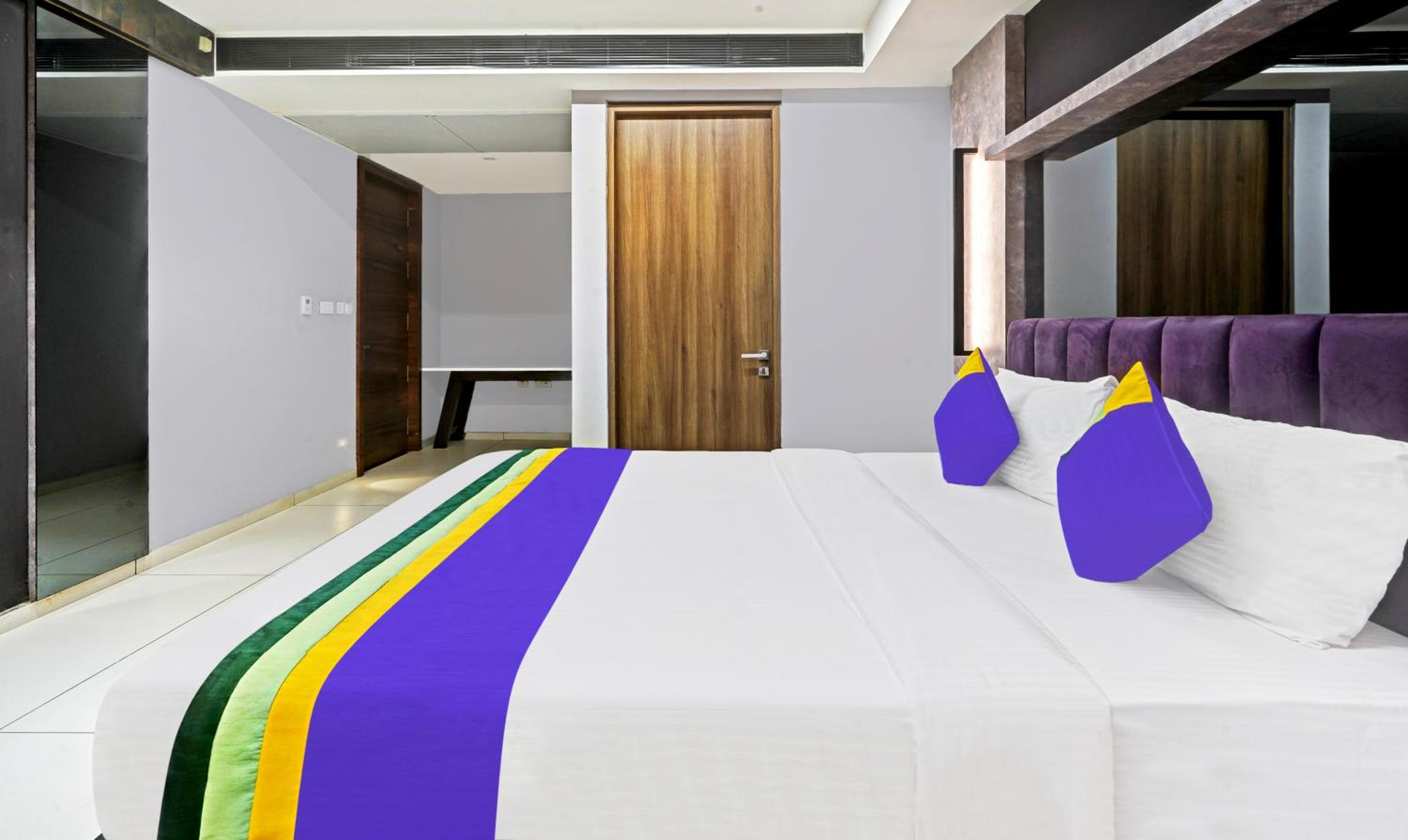 Deluxe Room - Photo 3