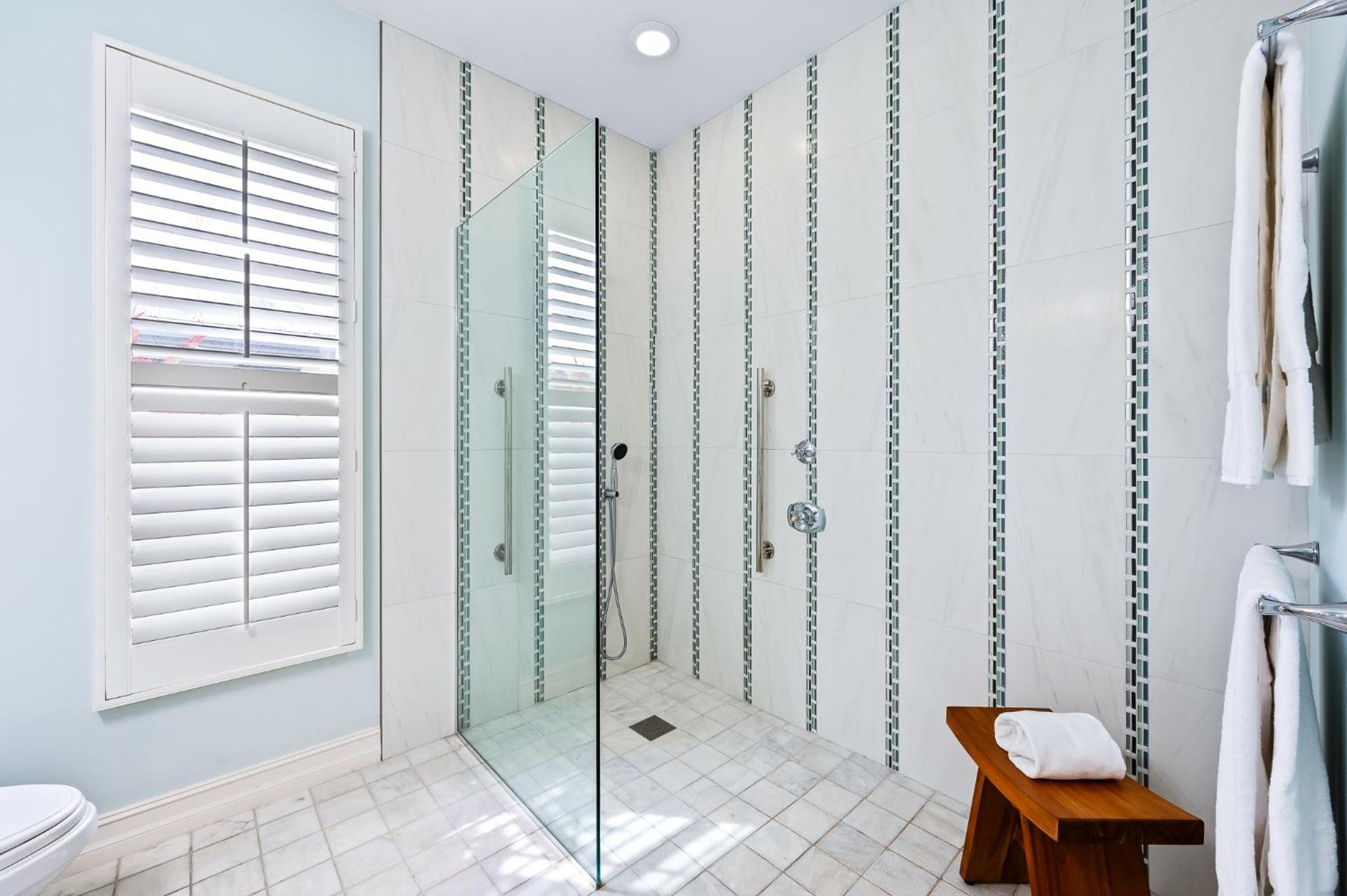 Three-Bedroom House - Photo 4