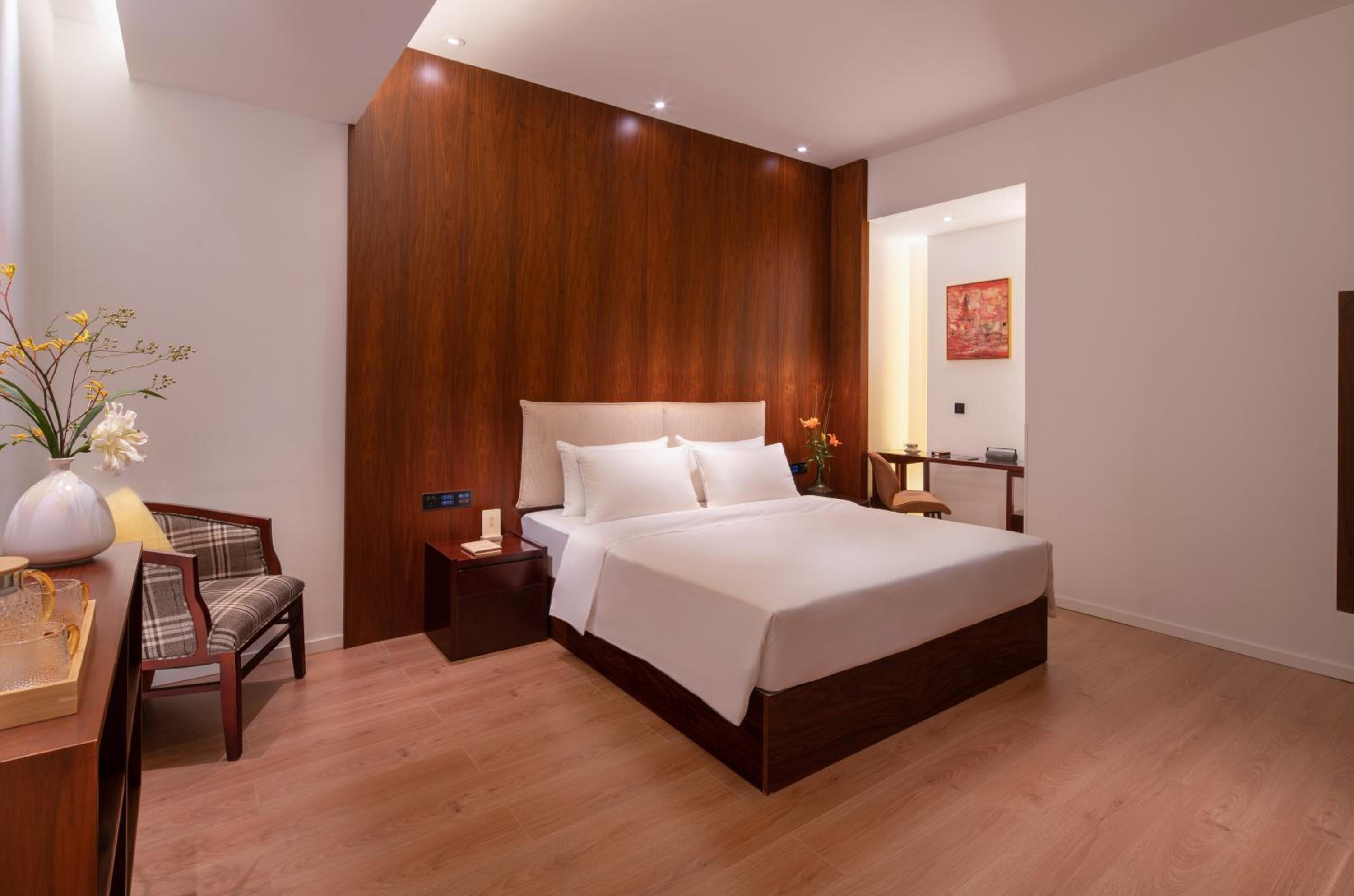 Standard Queen Room